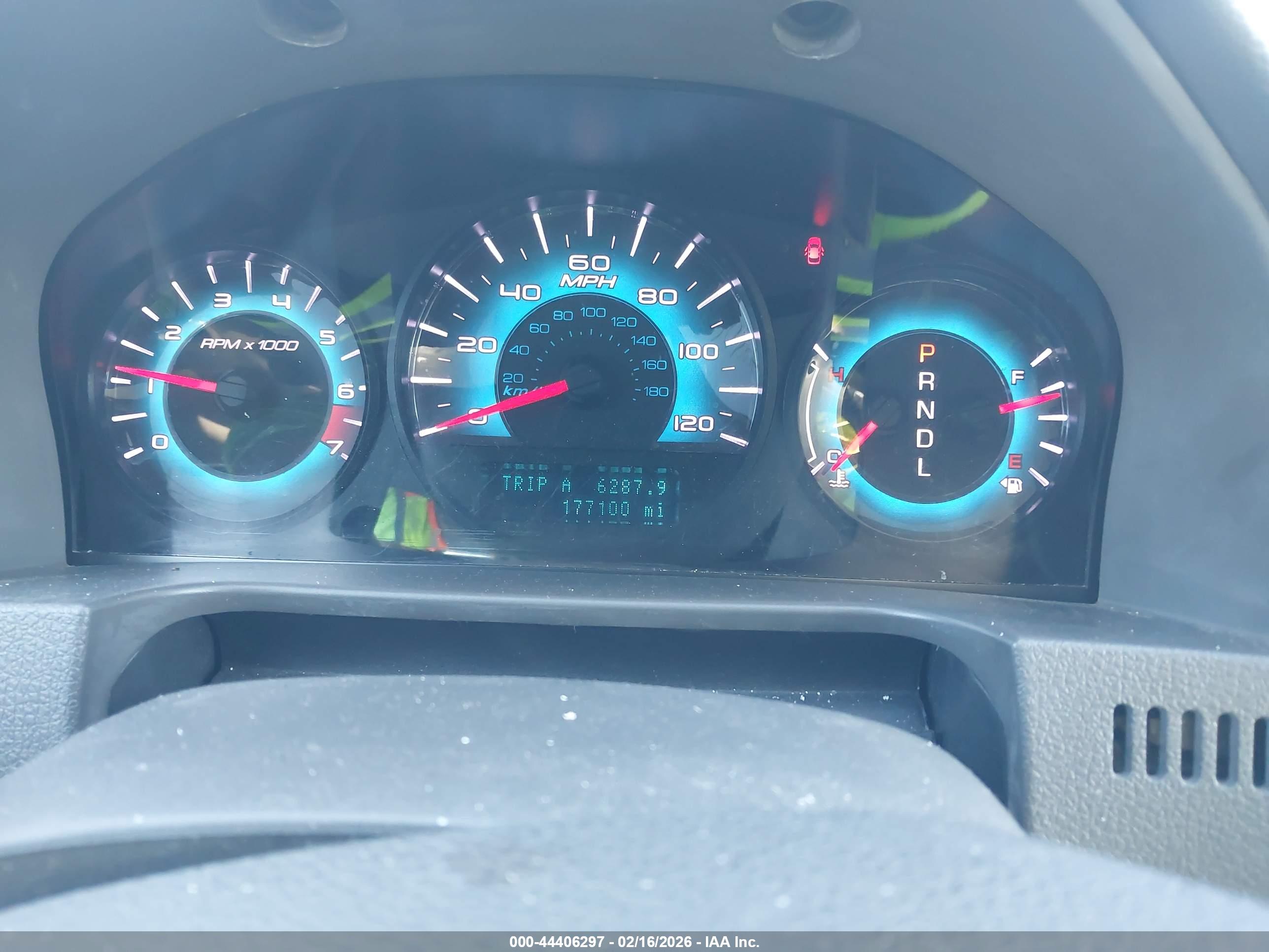 FORD FUSION image 7