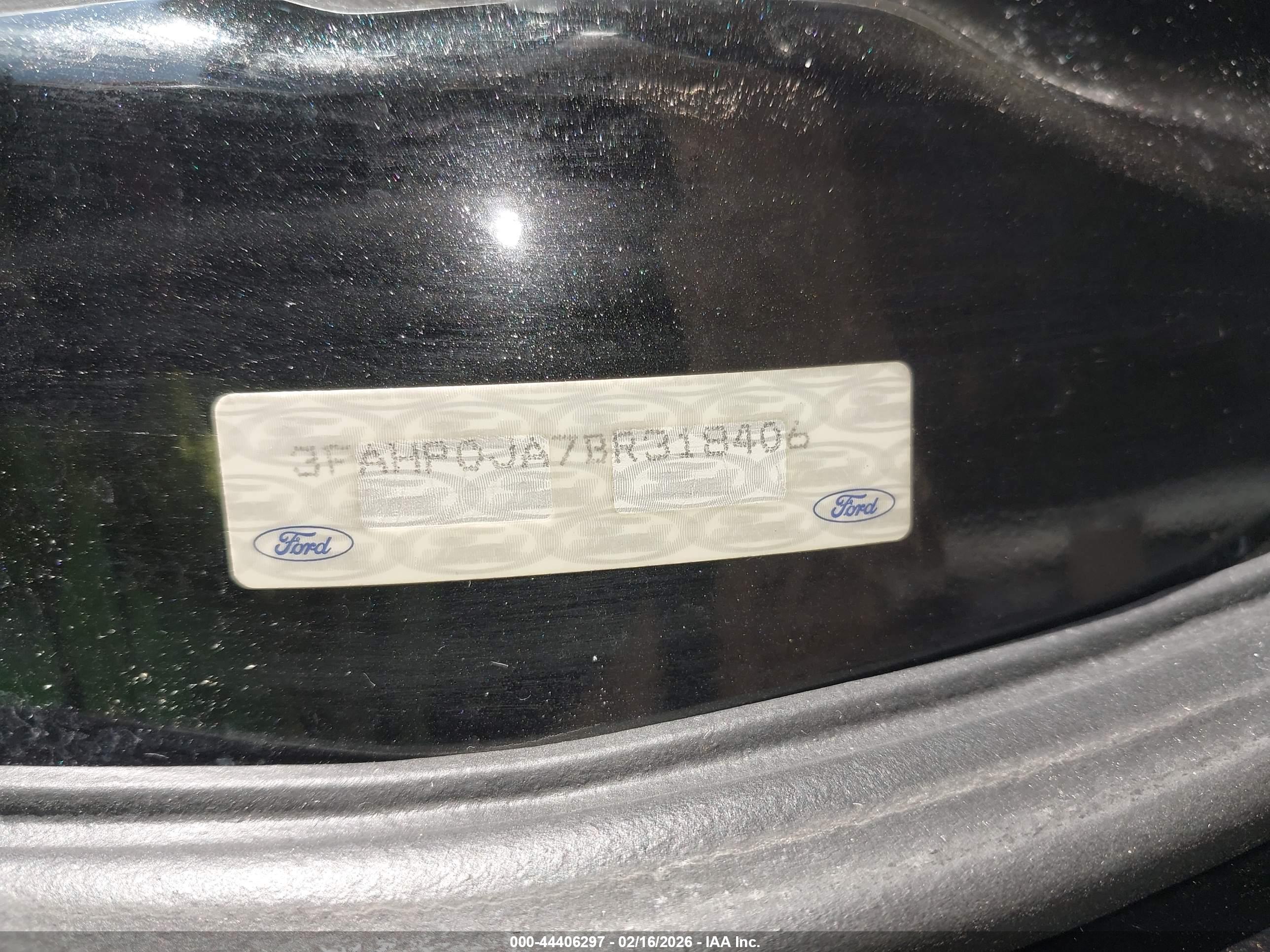 FORD FUSION image 9