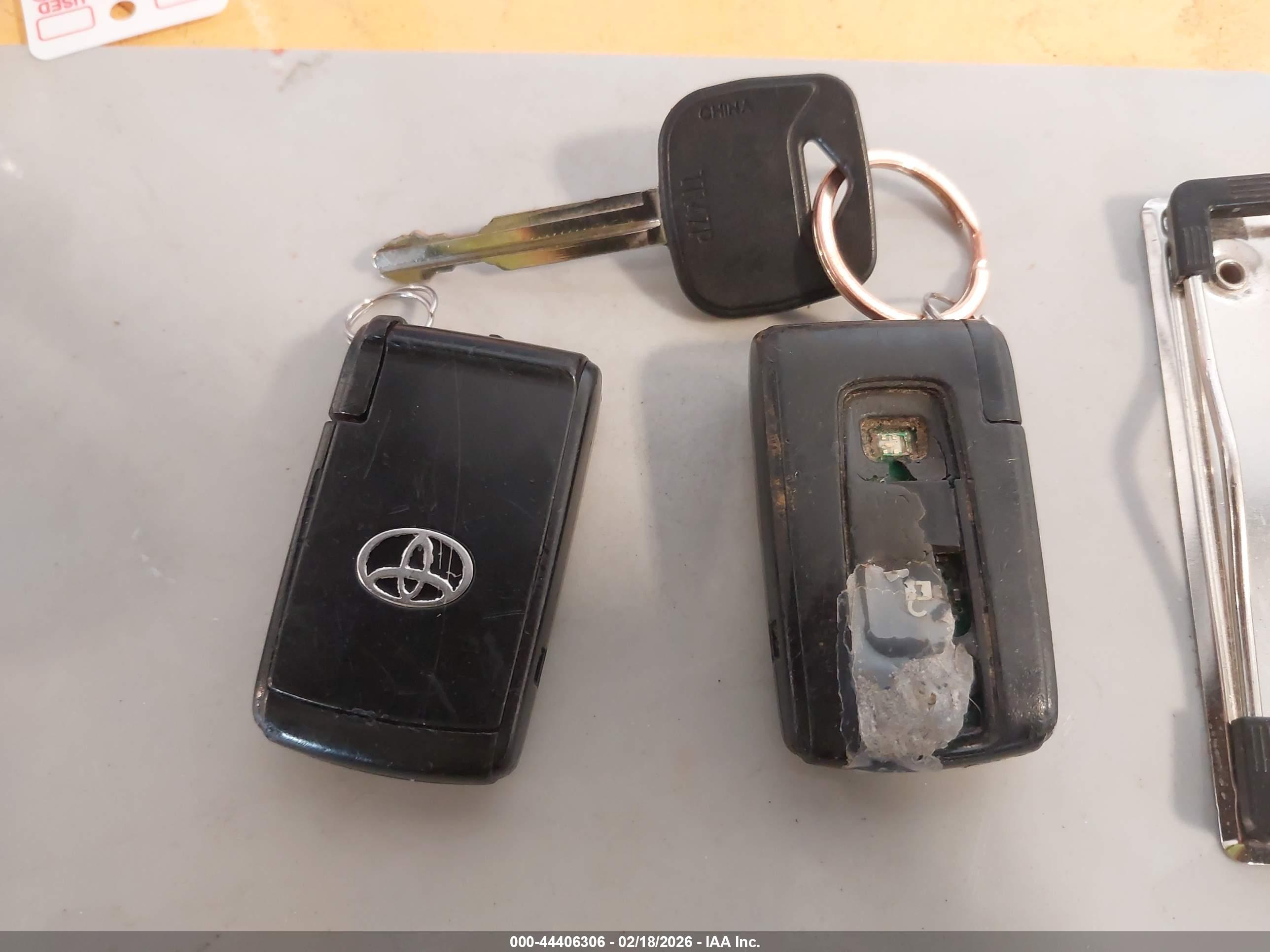 TOYOTA PRIUS image 11
