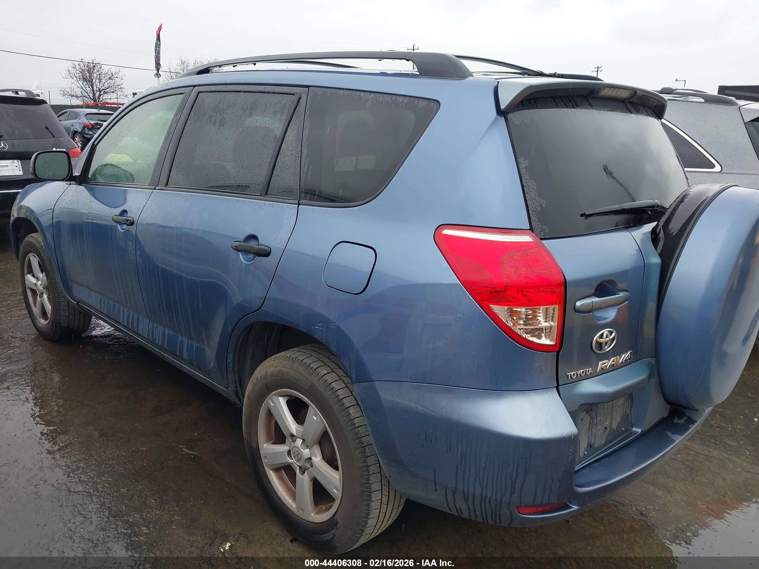 TOYOTA RAV4 image 3