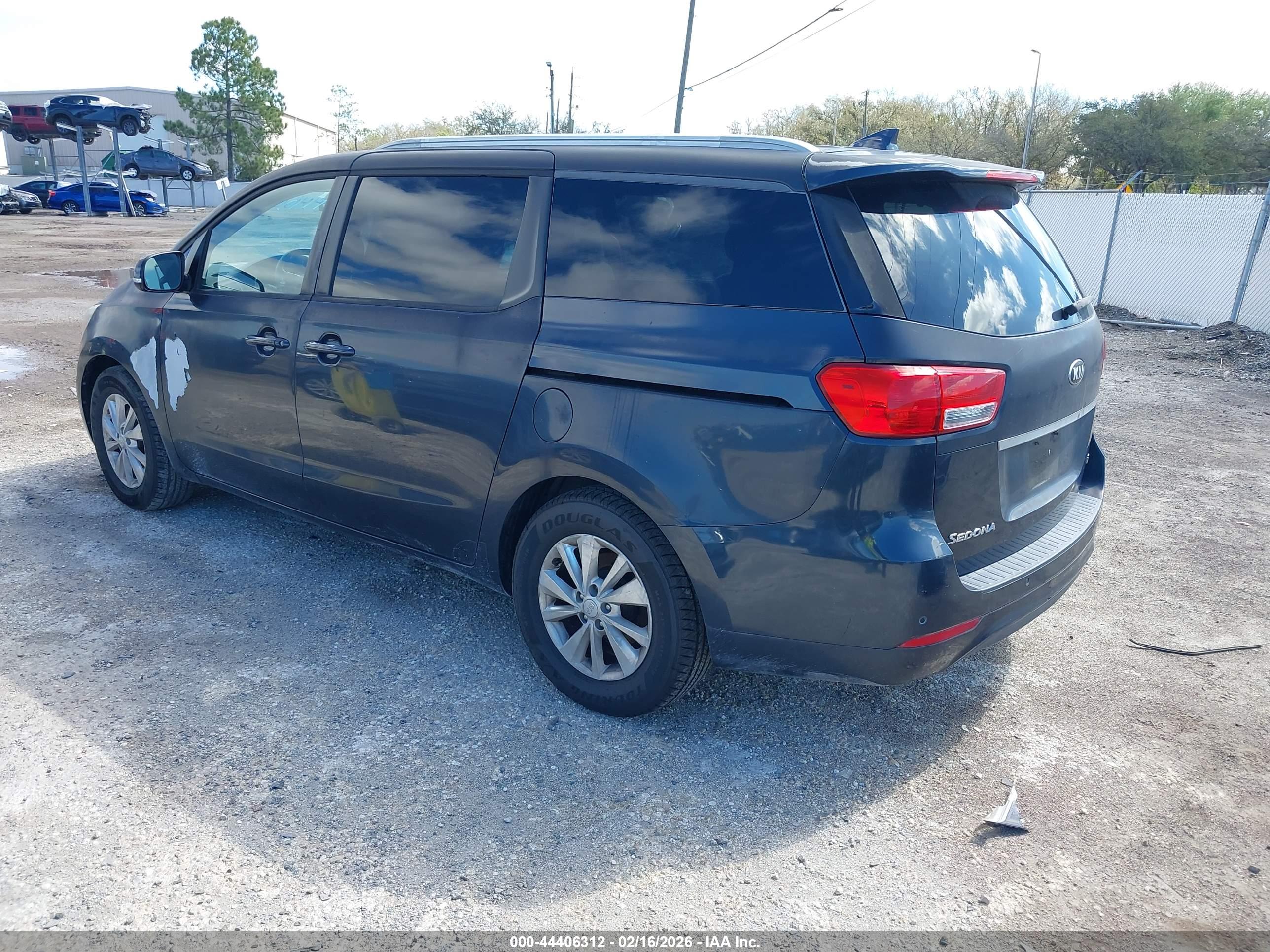 KIA SEDONA image 3