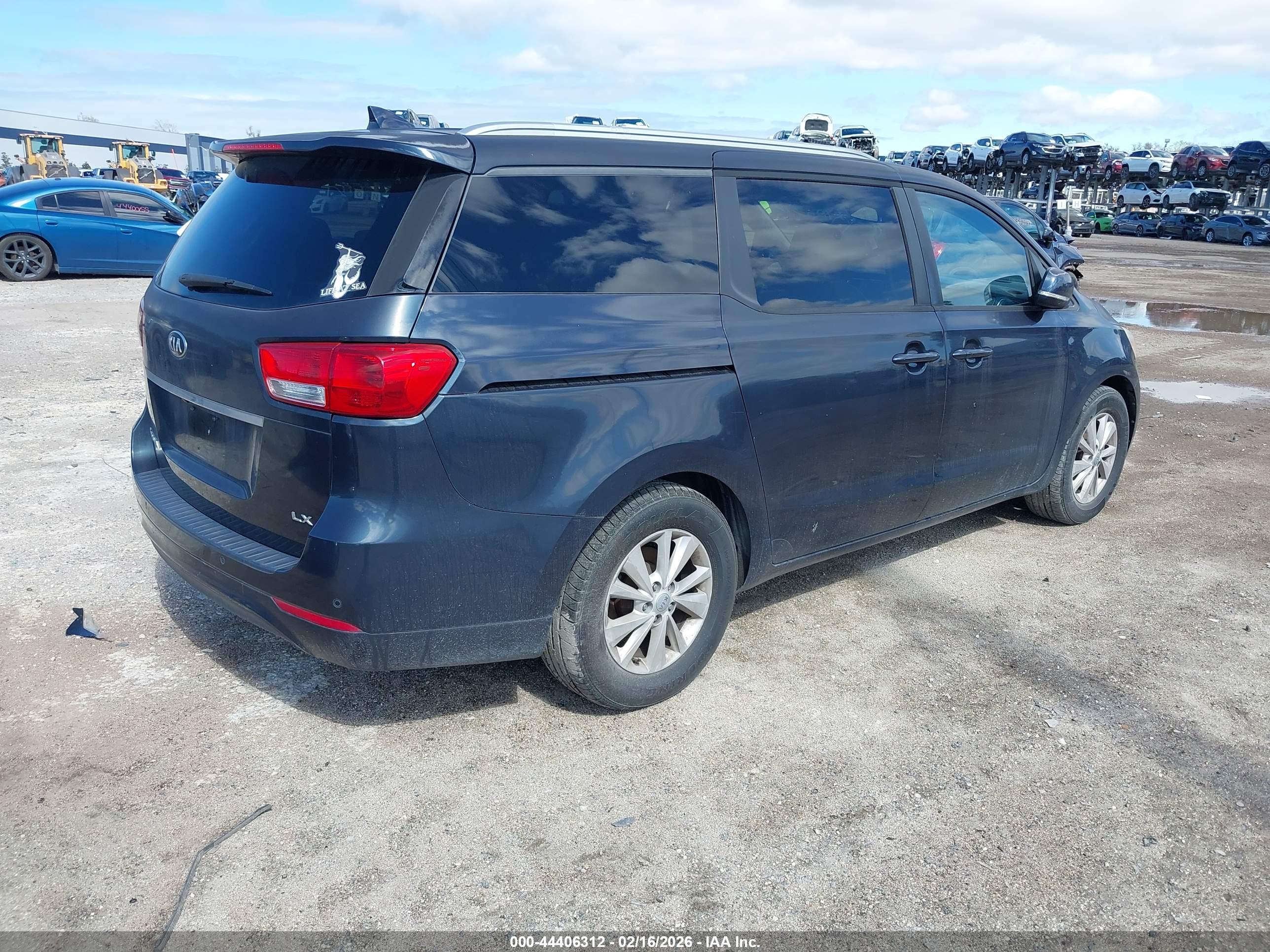 KIA SEDONA image 4