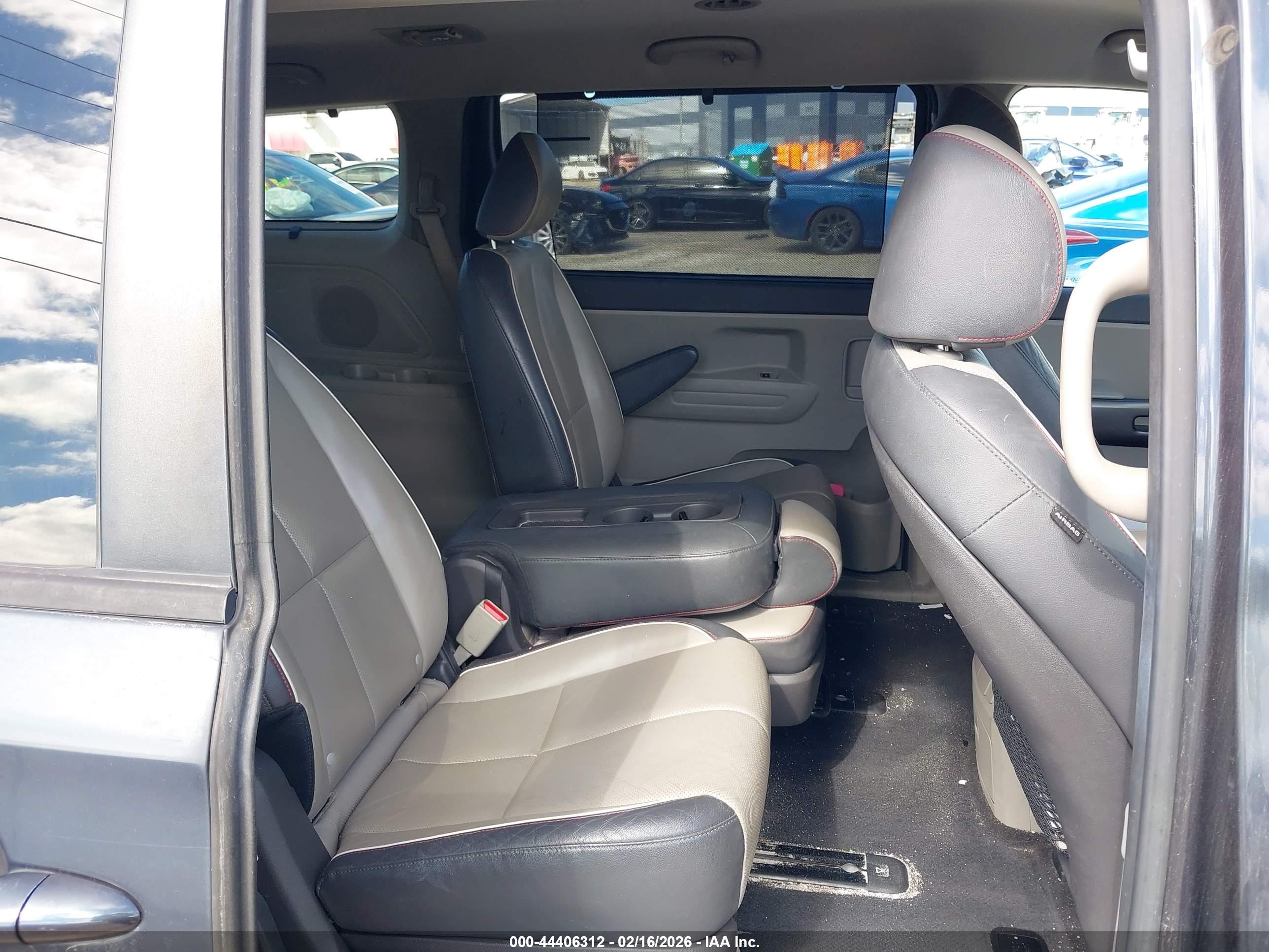 KIA SEDONA image 8