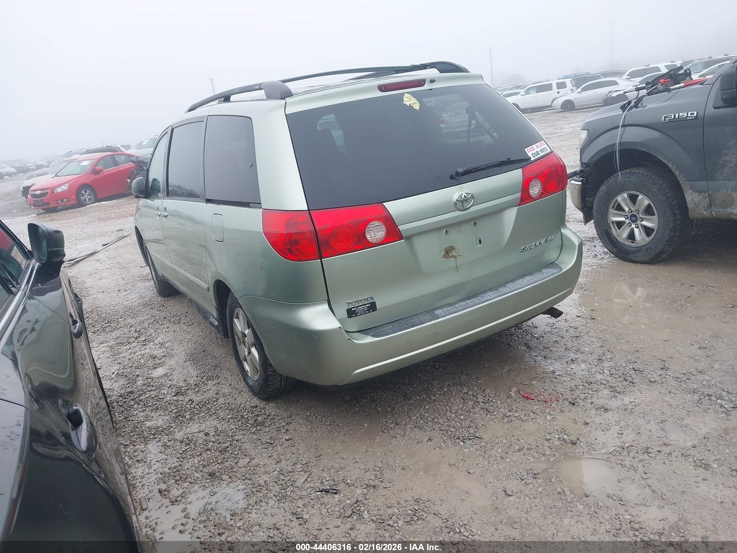 TOYOTA SIENNA image 3