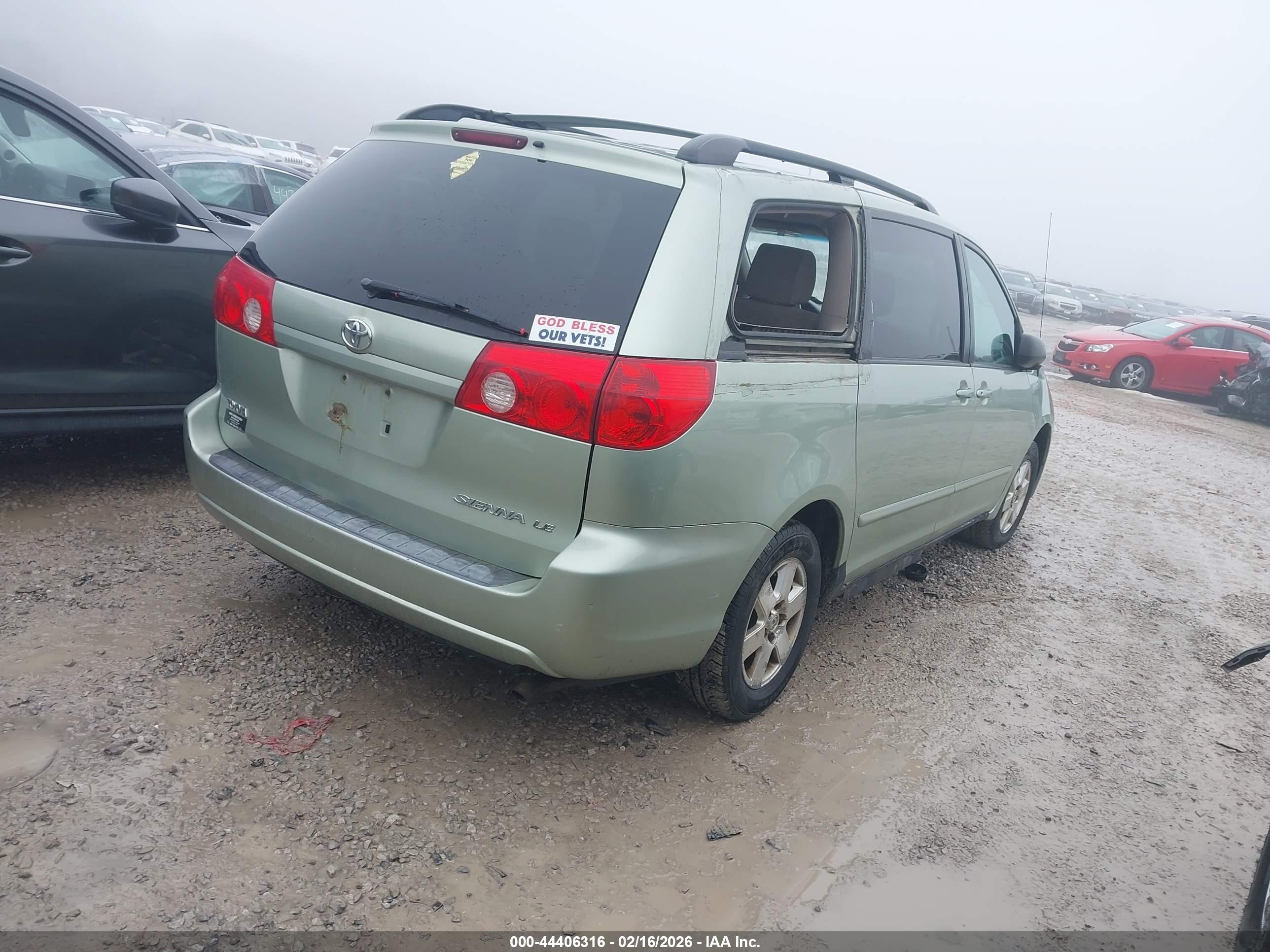 TOYOTA SIENNA image 4