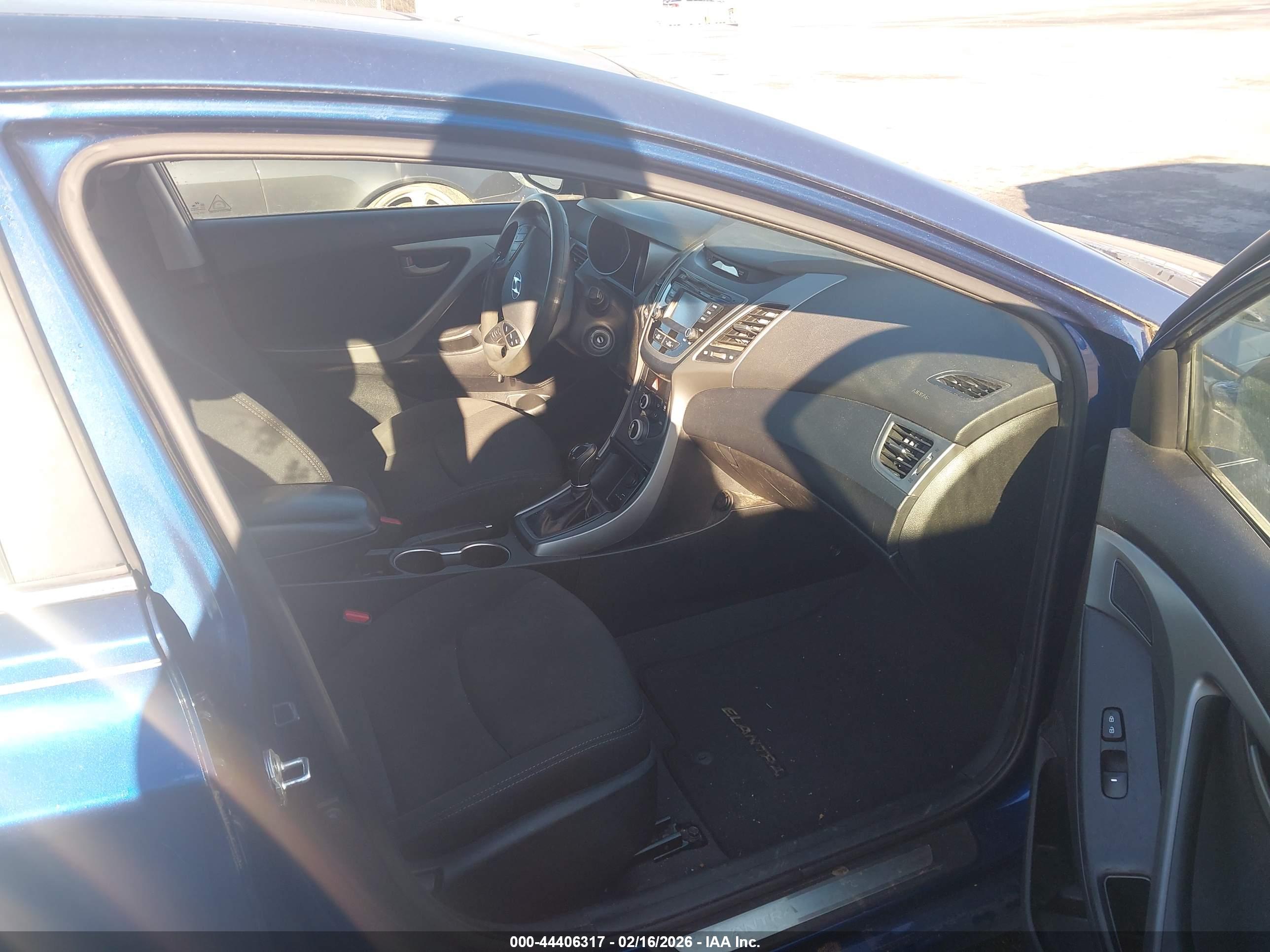 HYUNDAI ELANTRA image 5