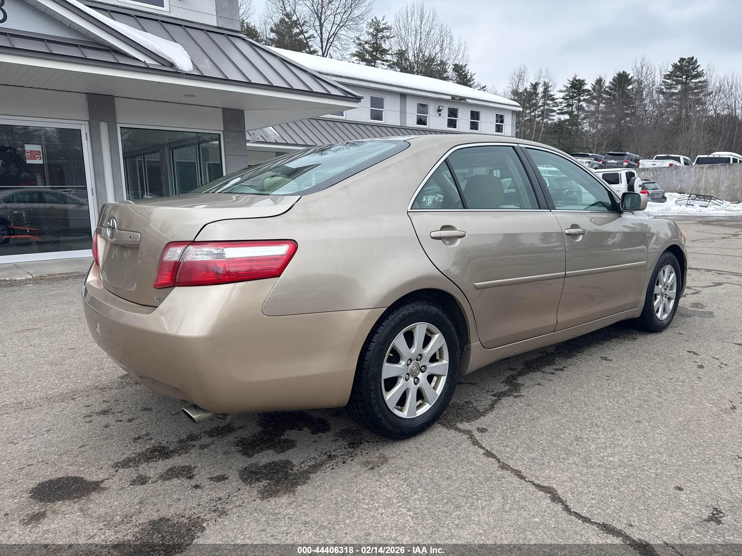 TOYOTA CAMRY image 4