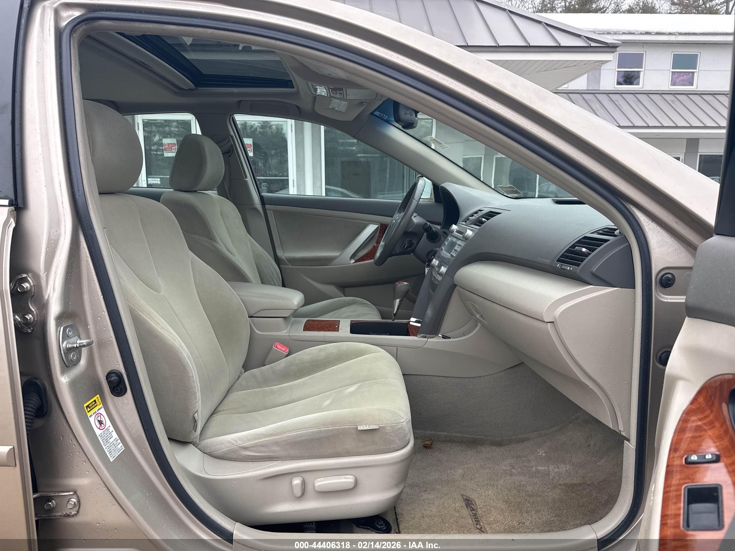 TOYOTA CAMRY image 5