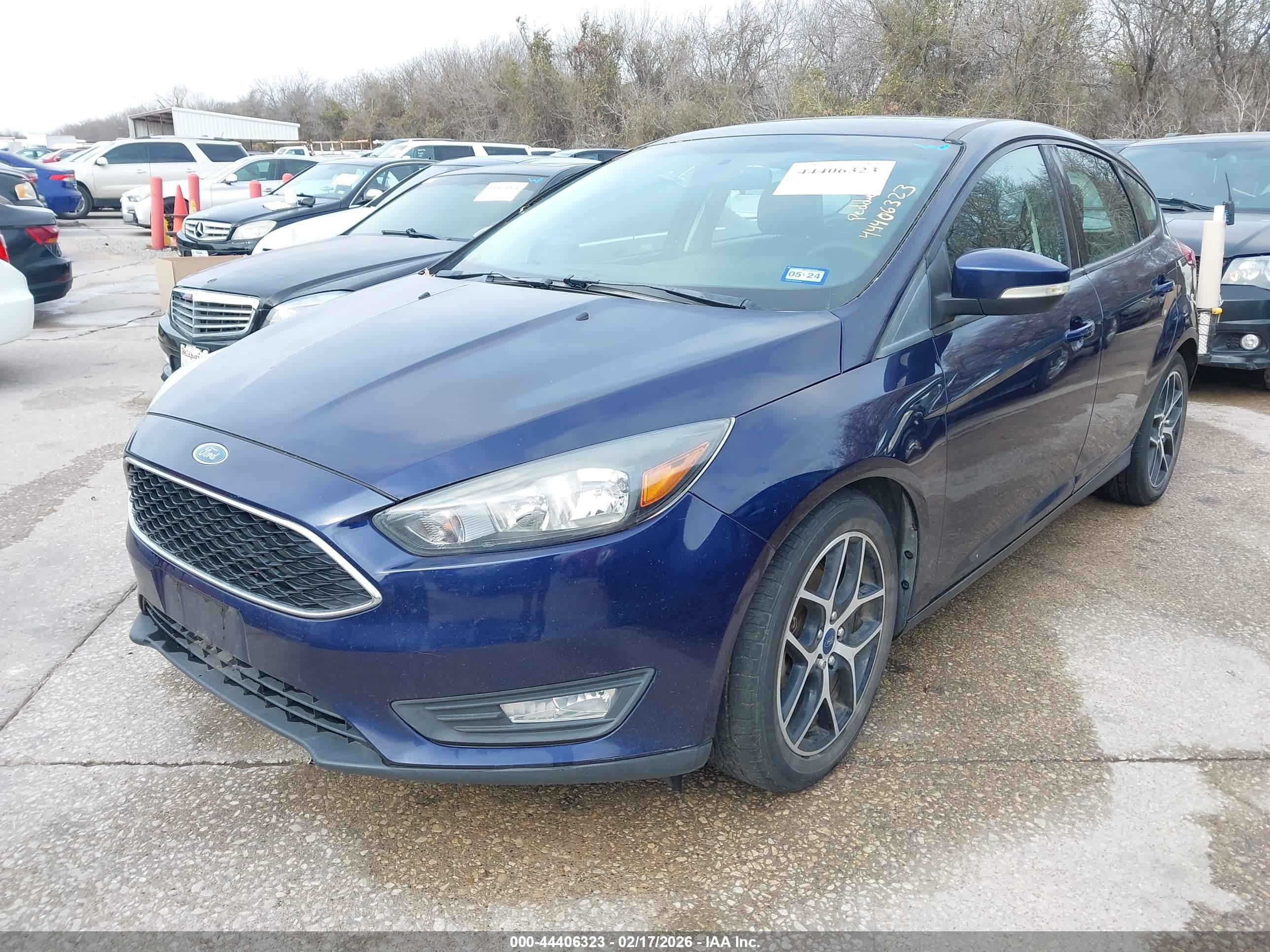 FORD FOCUS image 2