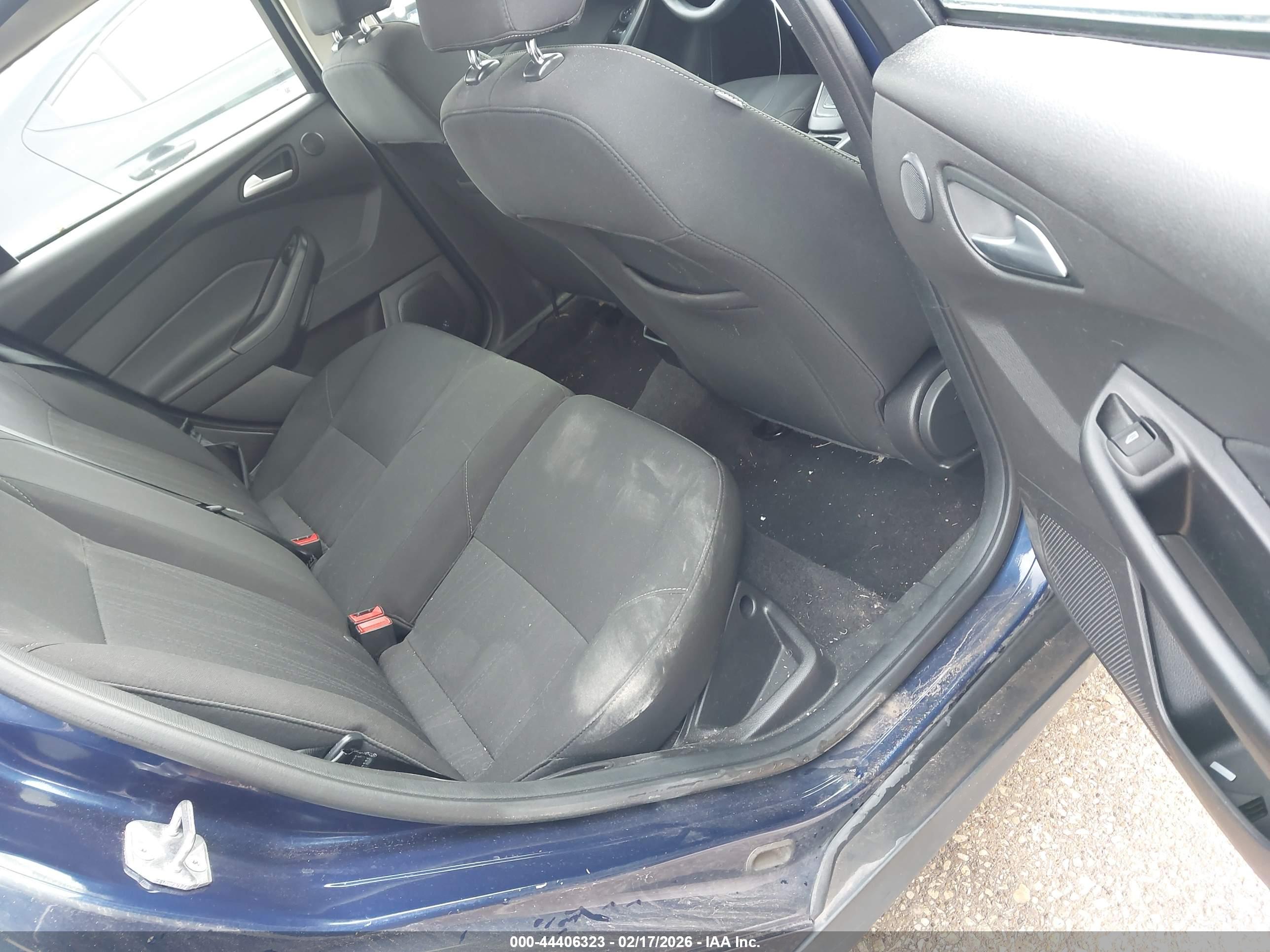 FORD FOCUS image 8