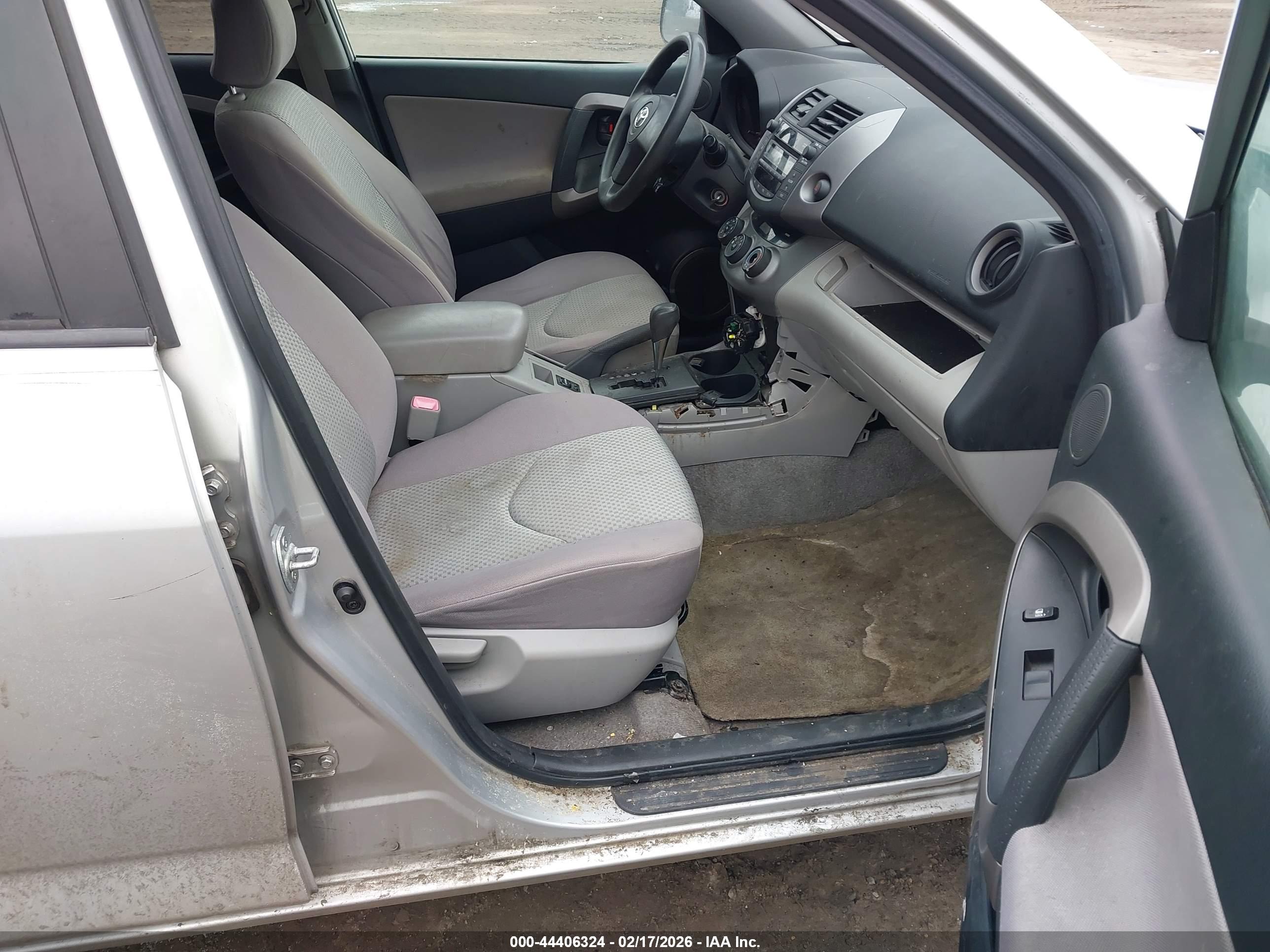 TOYOTA RAV4 image 5