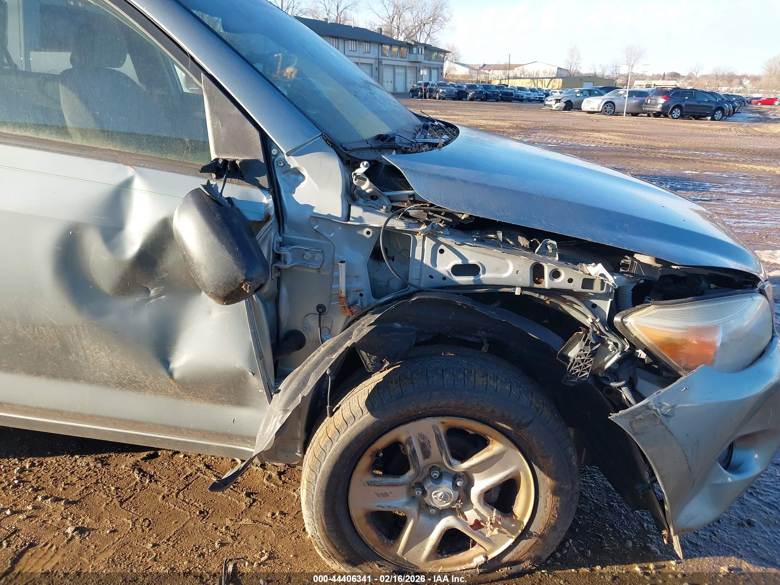 TOYOTA RAV4 image 6