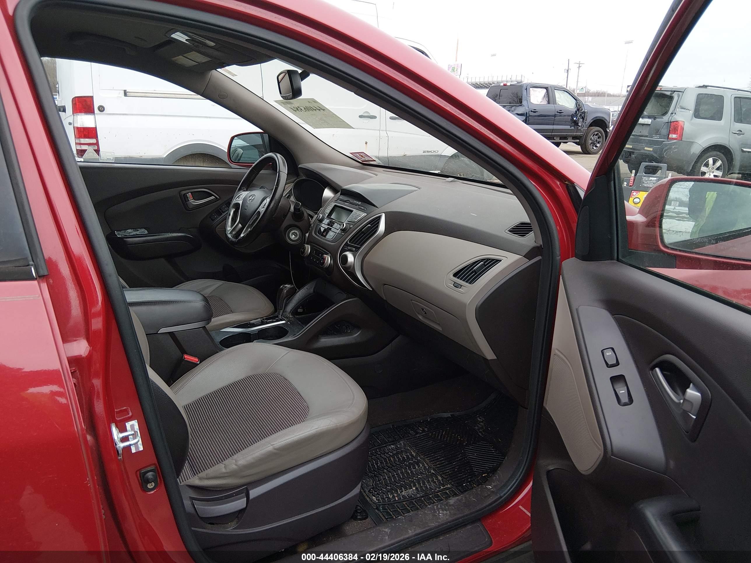 HYUNDAI TUCSON image 5