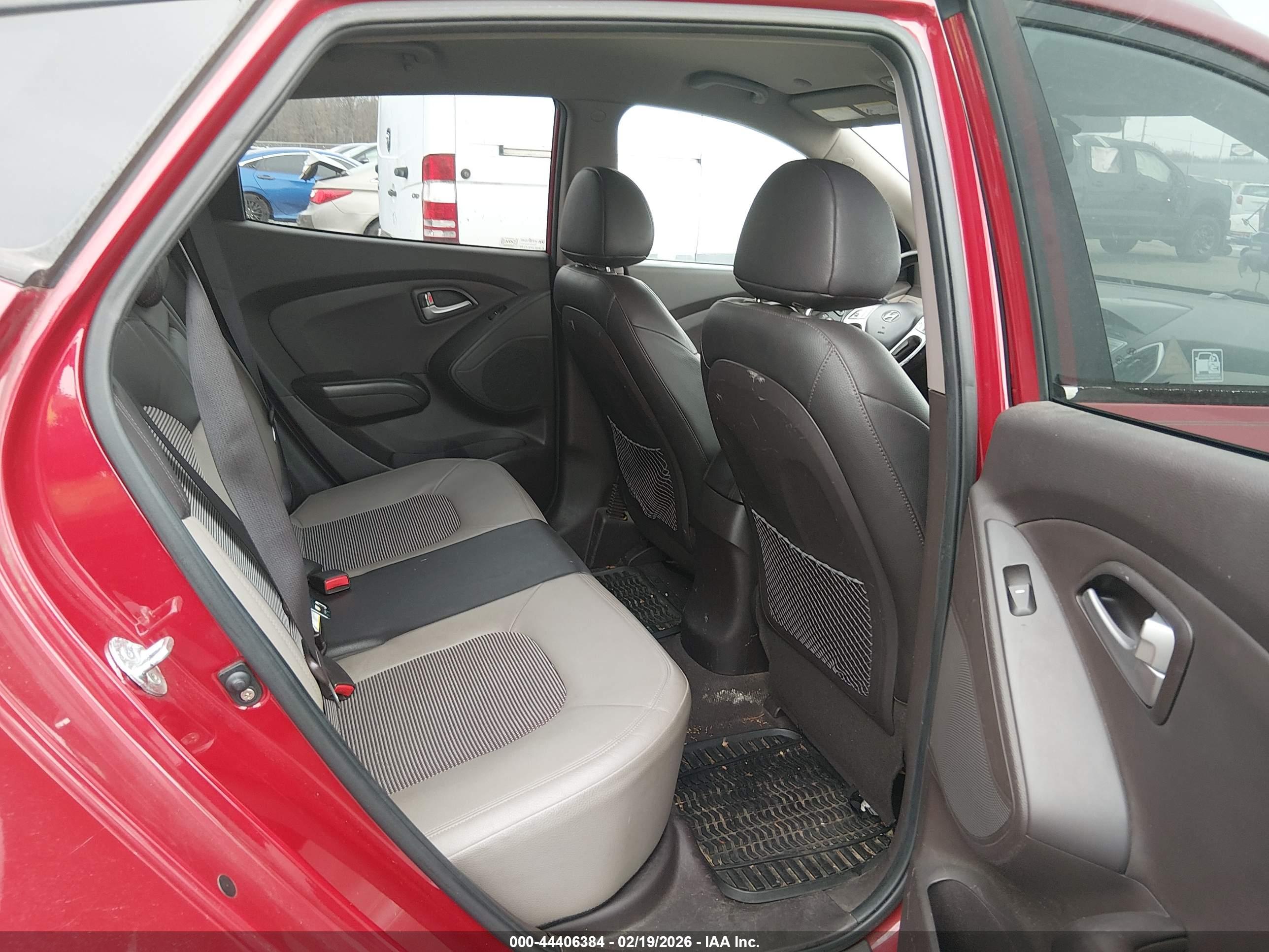 HYUNDAI TUCSON image 8