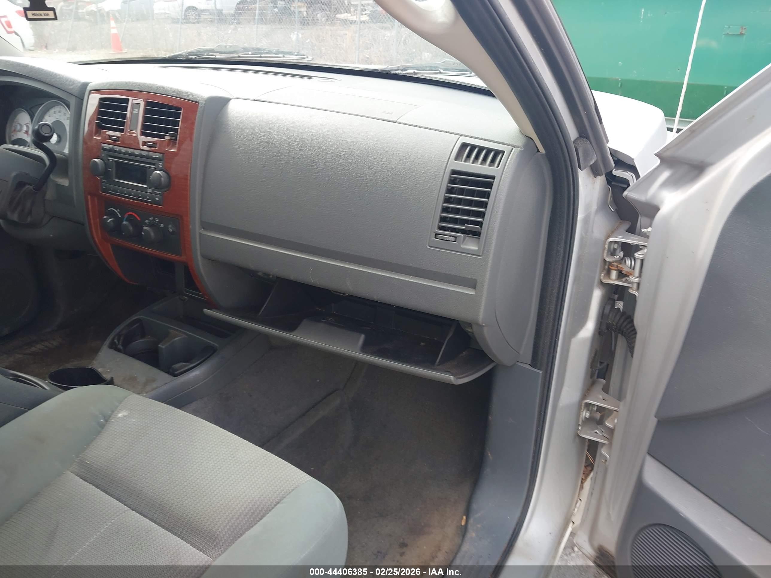DODGE DAKOTA image 5