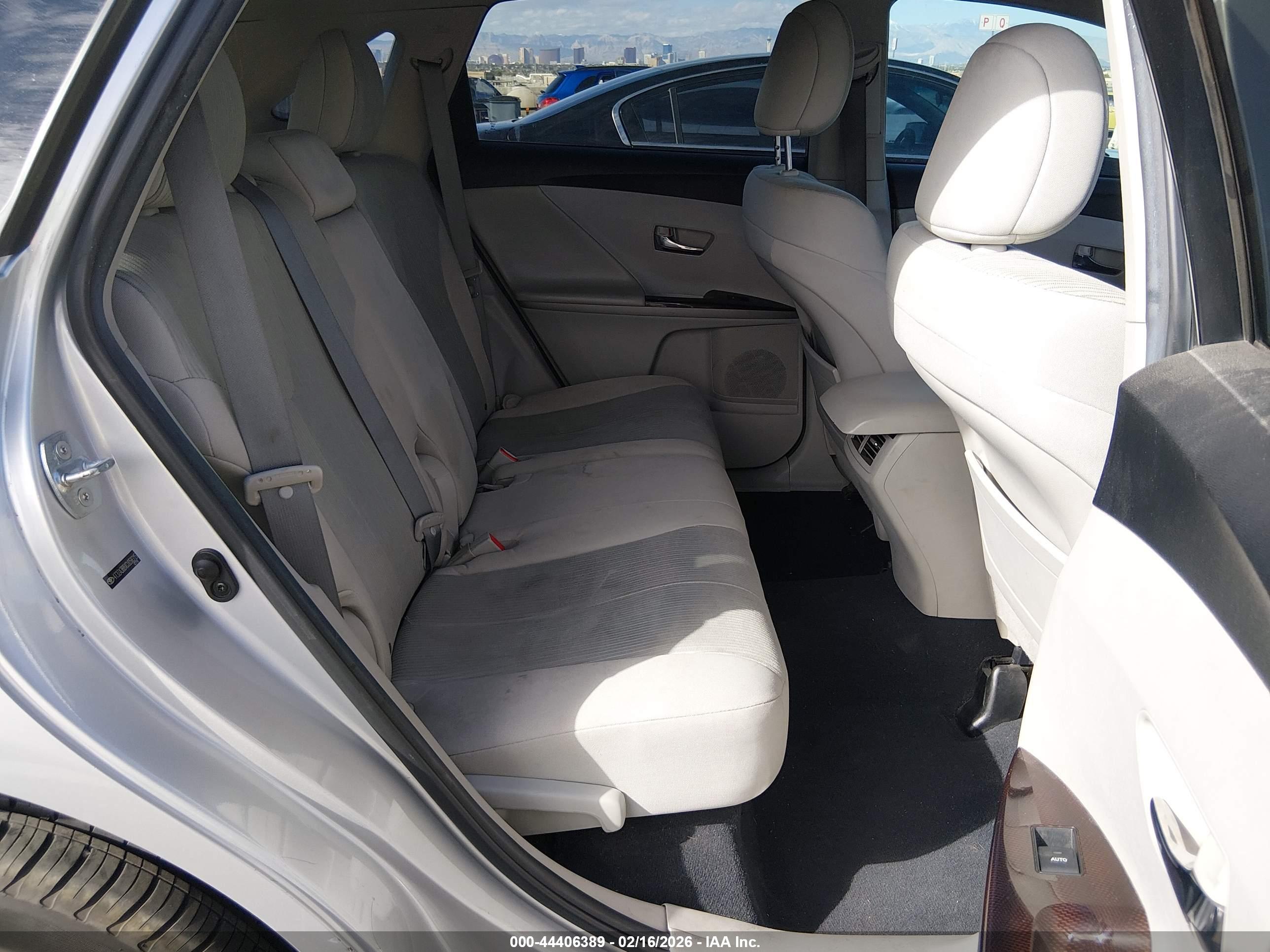 TOYOTA VENZA image 8