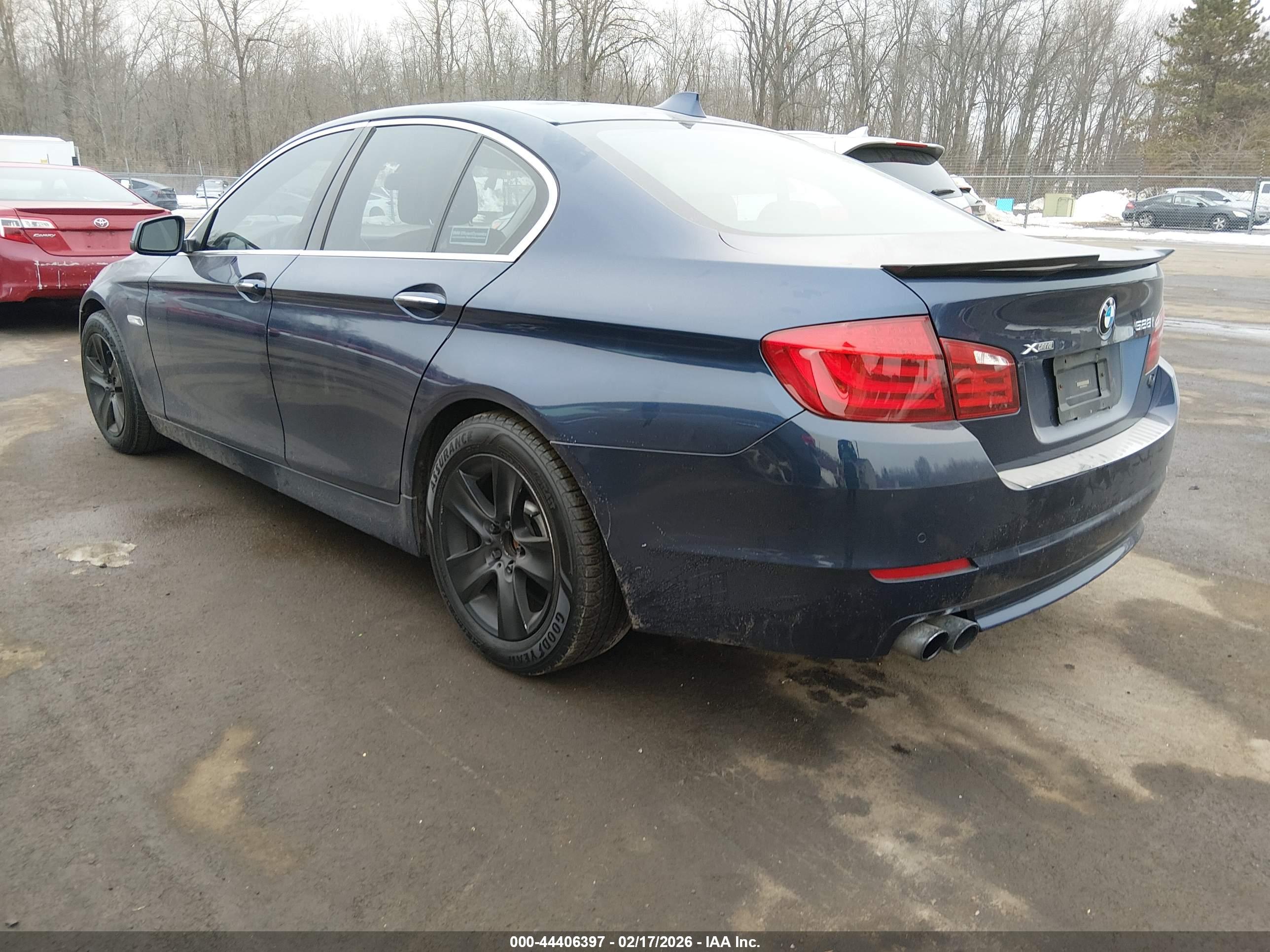BMW 528I image 3