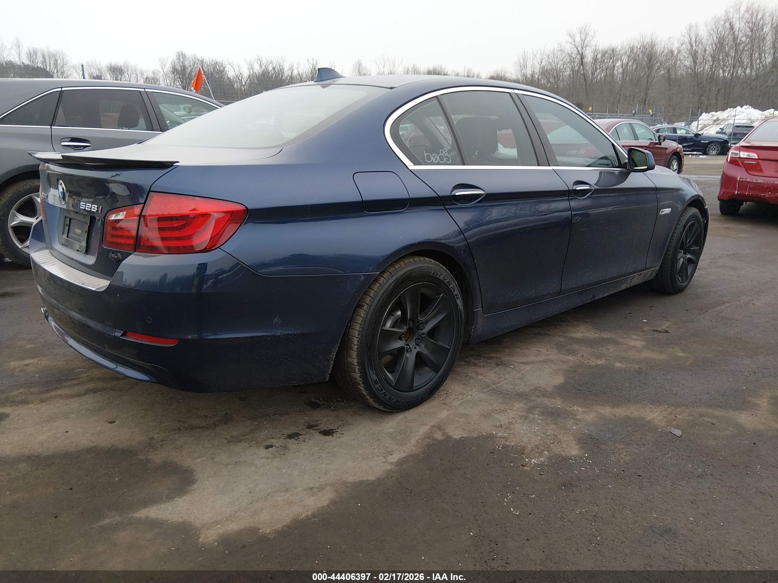 BMW 528I image 4