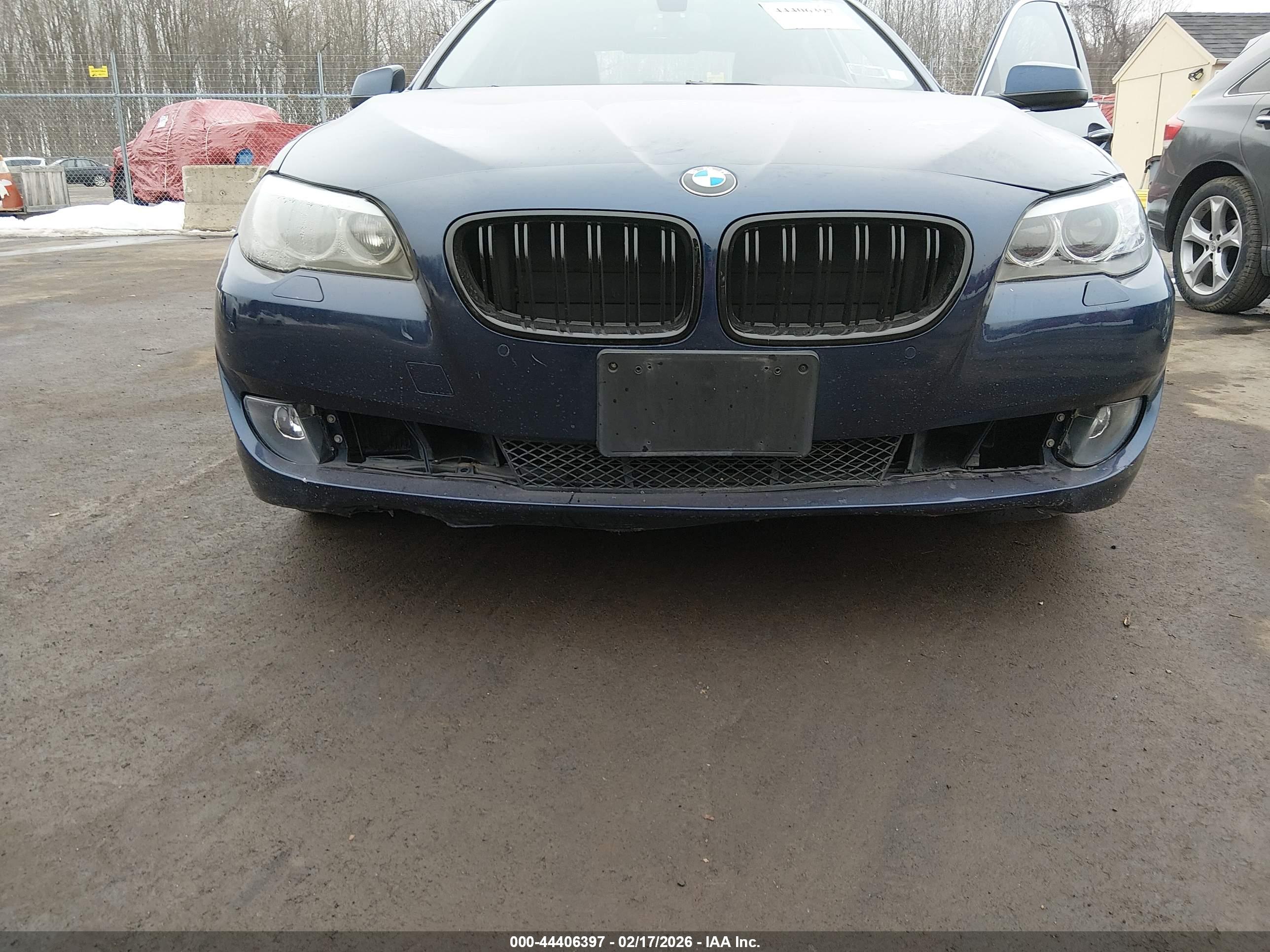 BMW 528I image 6