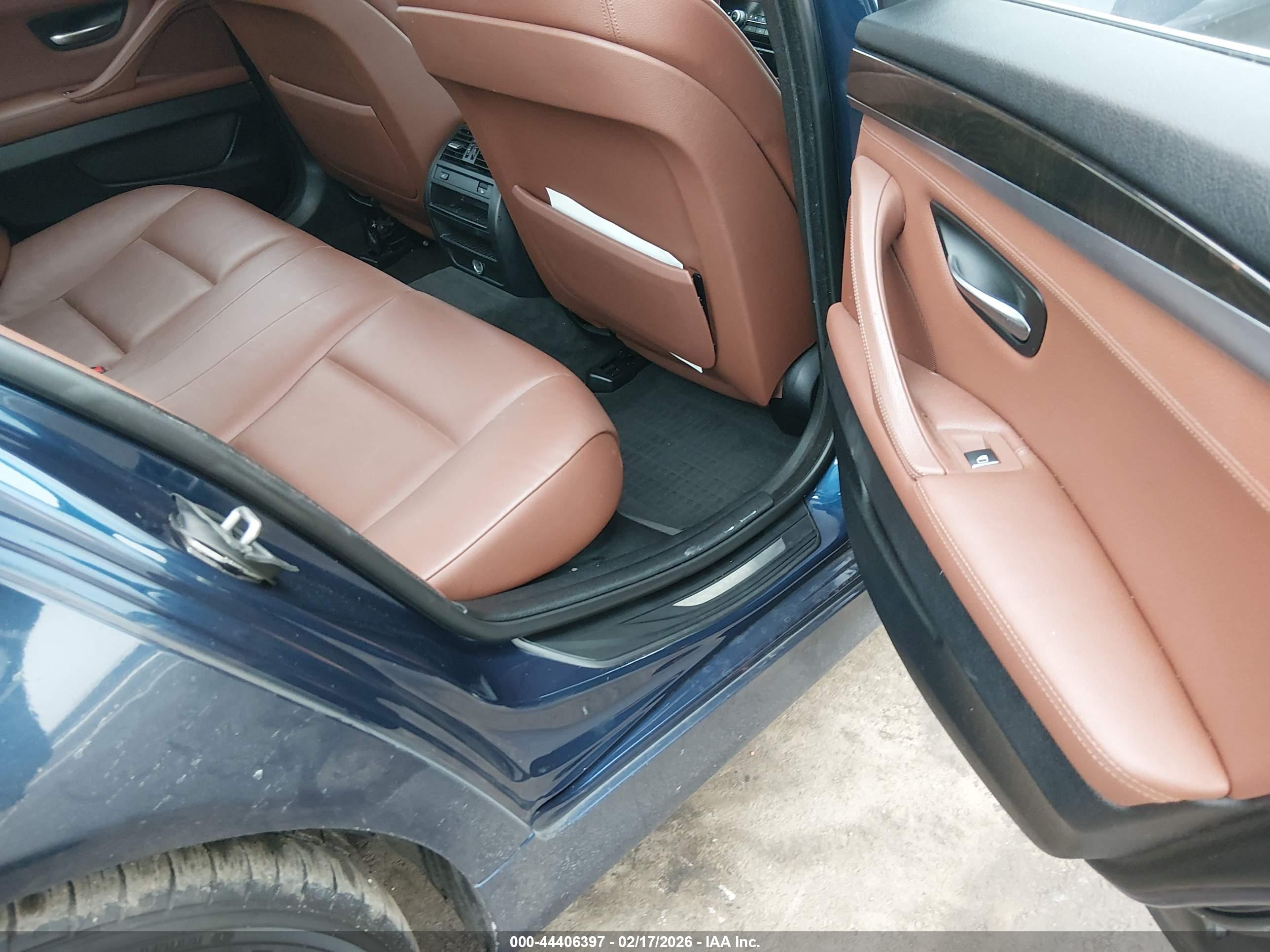 BMW 528I image 8
