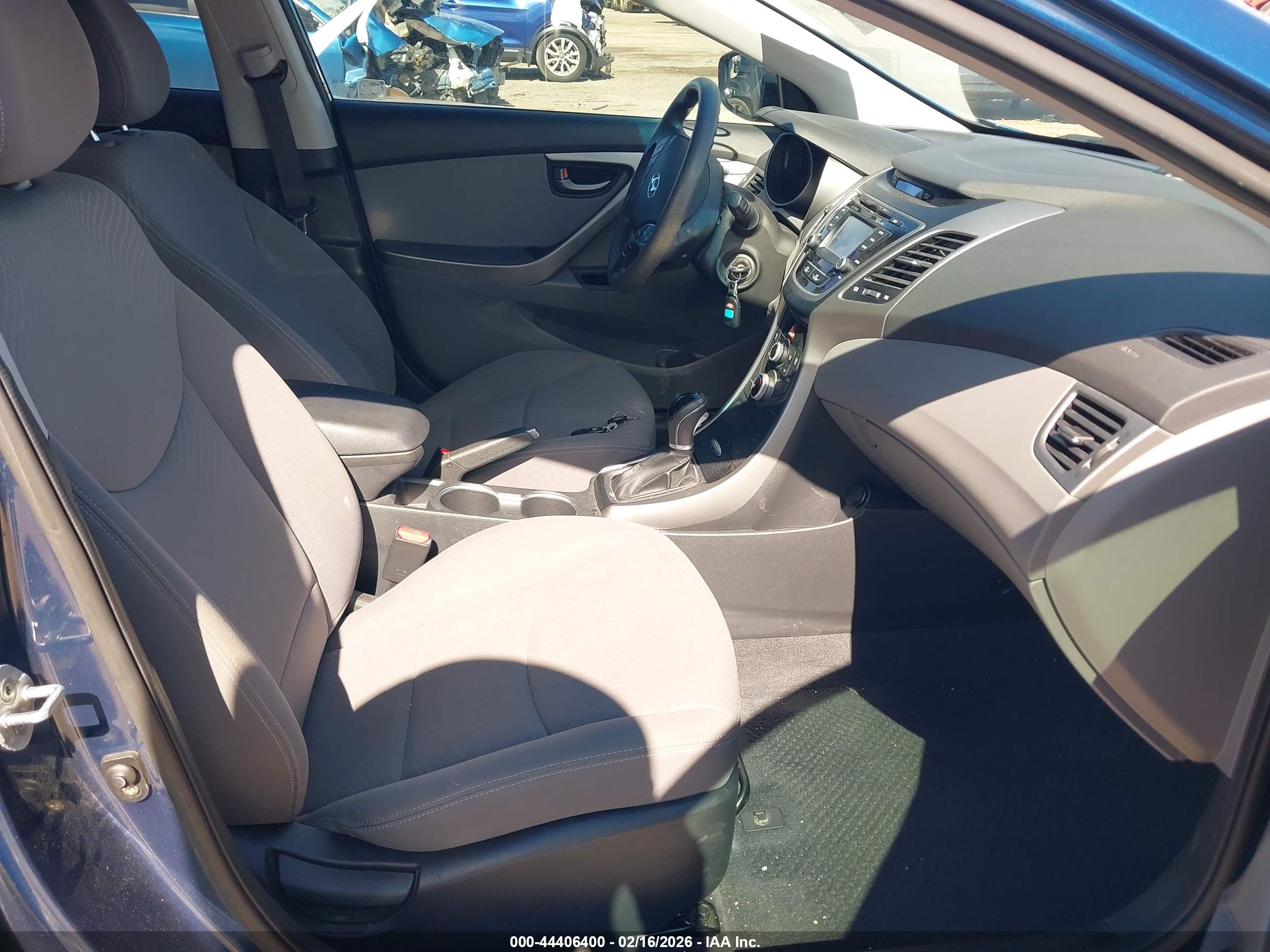 HYUNDAI ELANTRA image 5