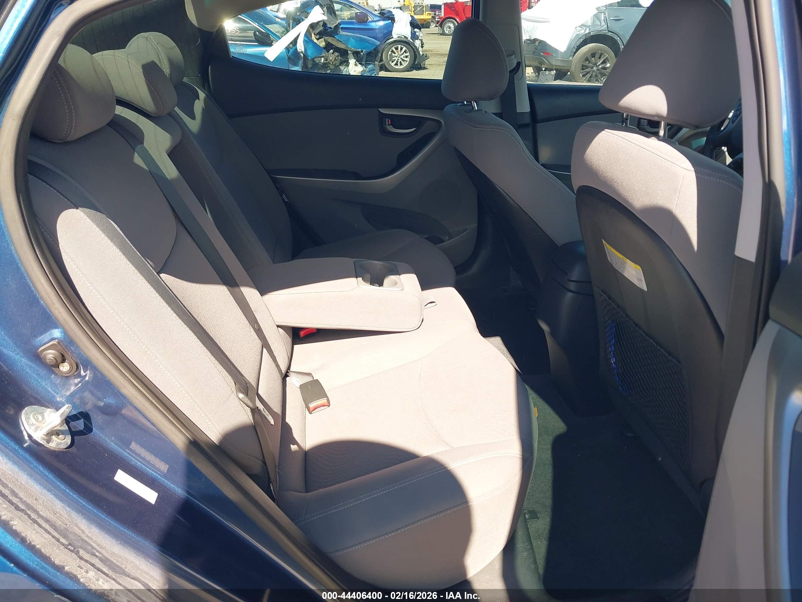 HYUNDAI ELANTRA image 8