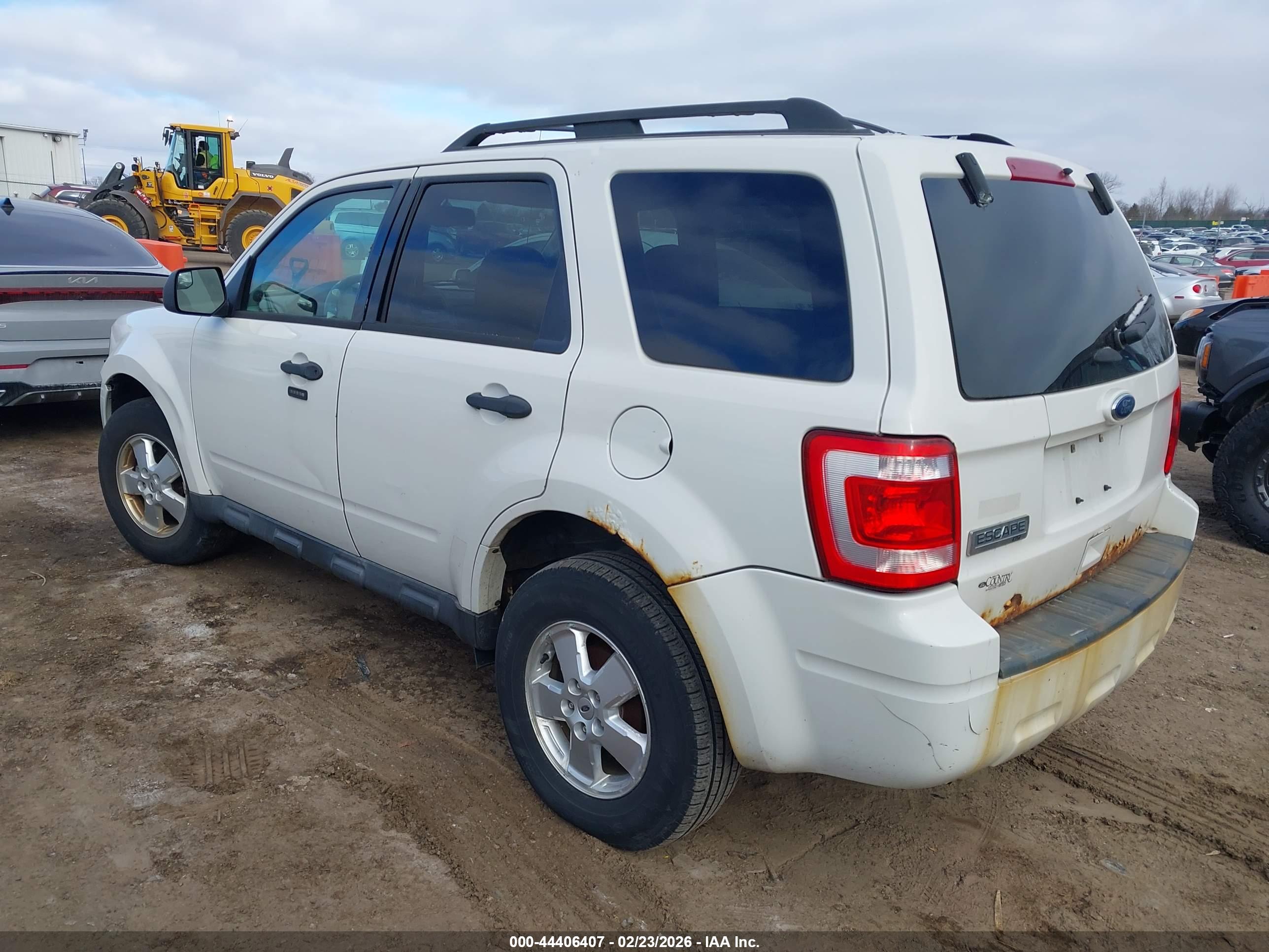 FORD ESCAPE image 3