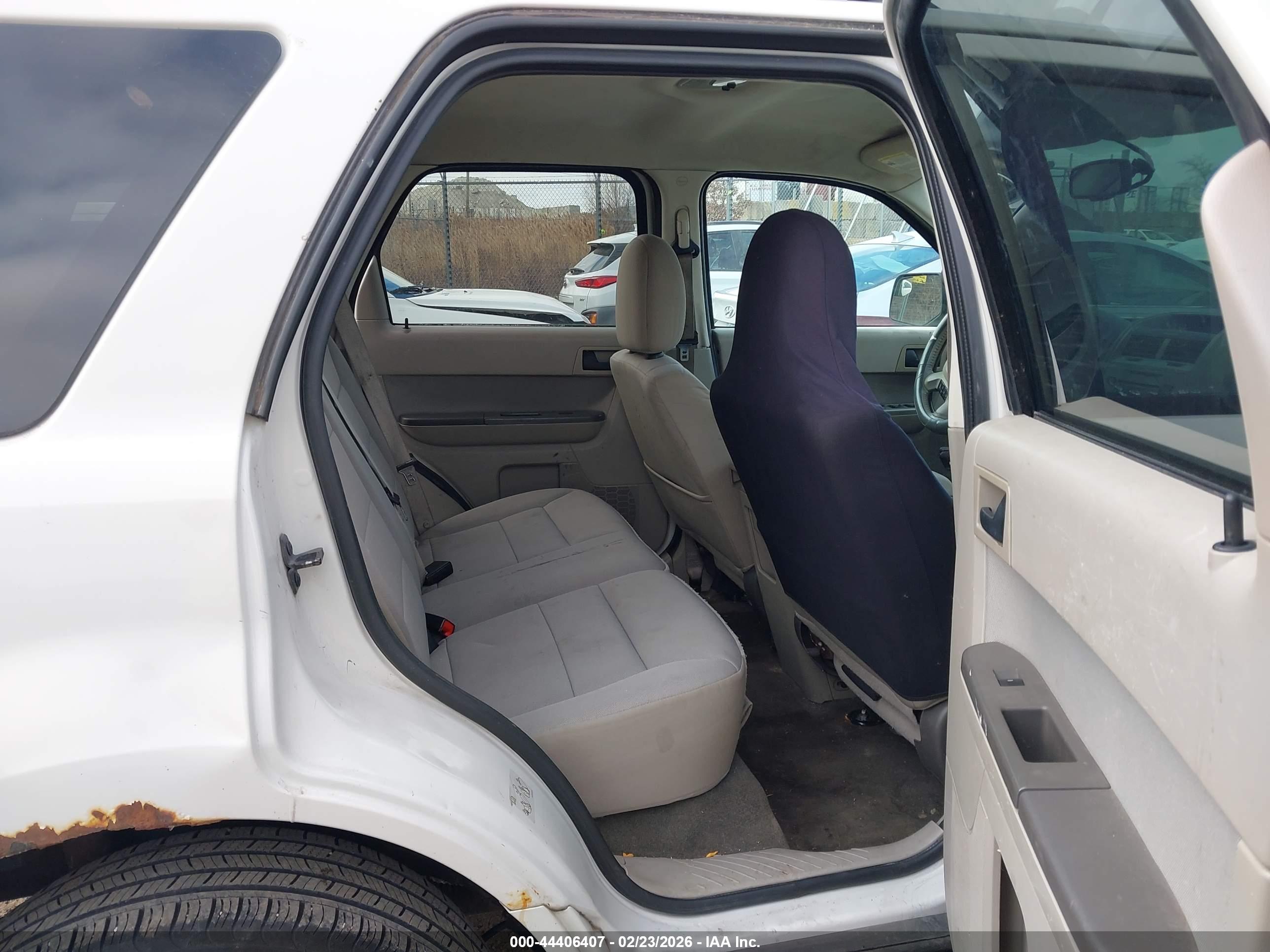 FORD ESCAPE image 8