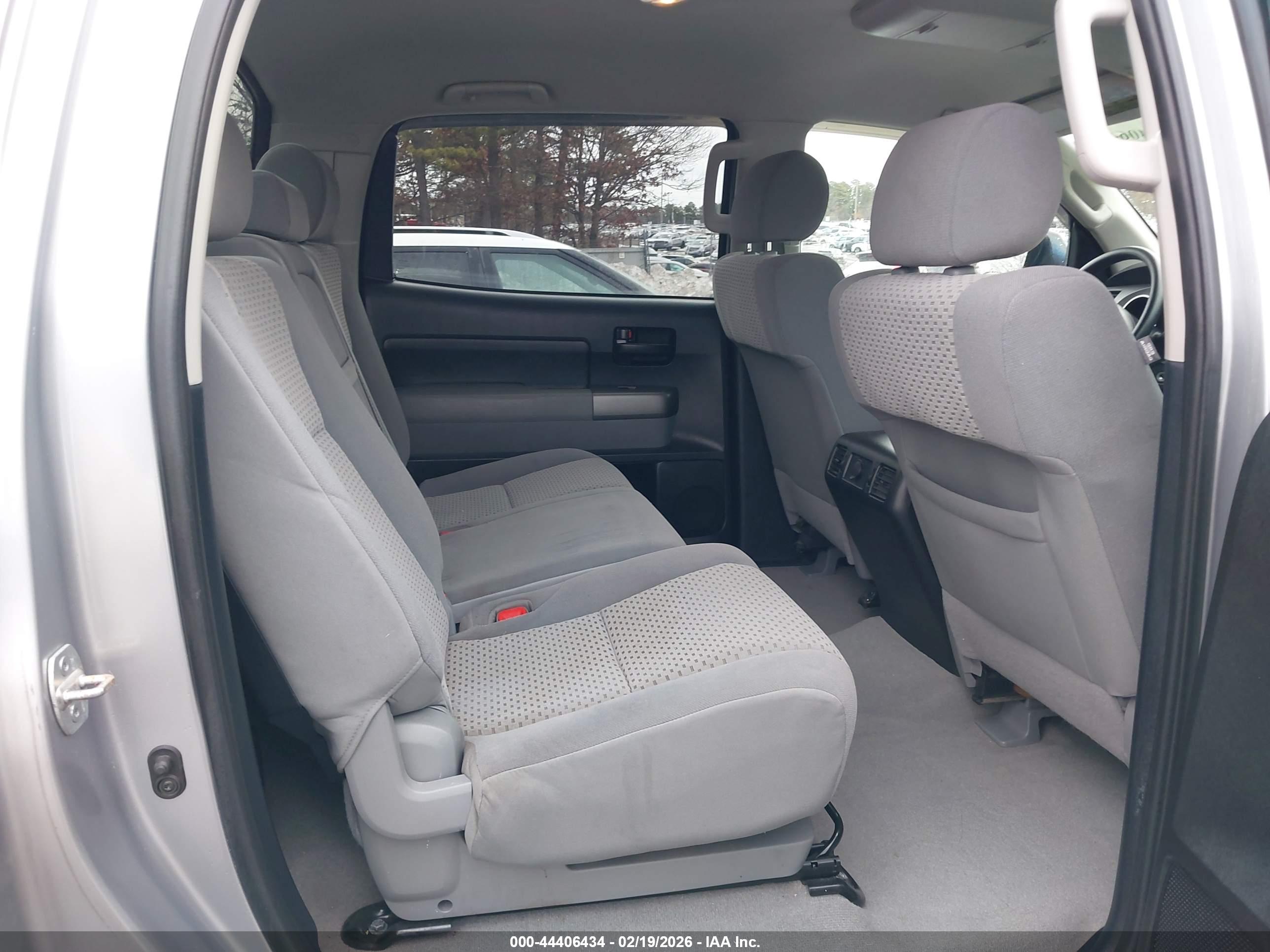 TOYOTA TUNDRA image 8