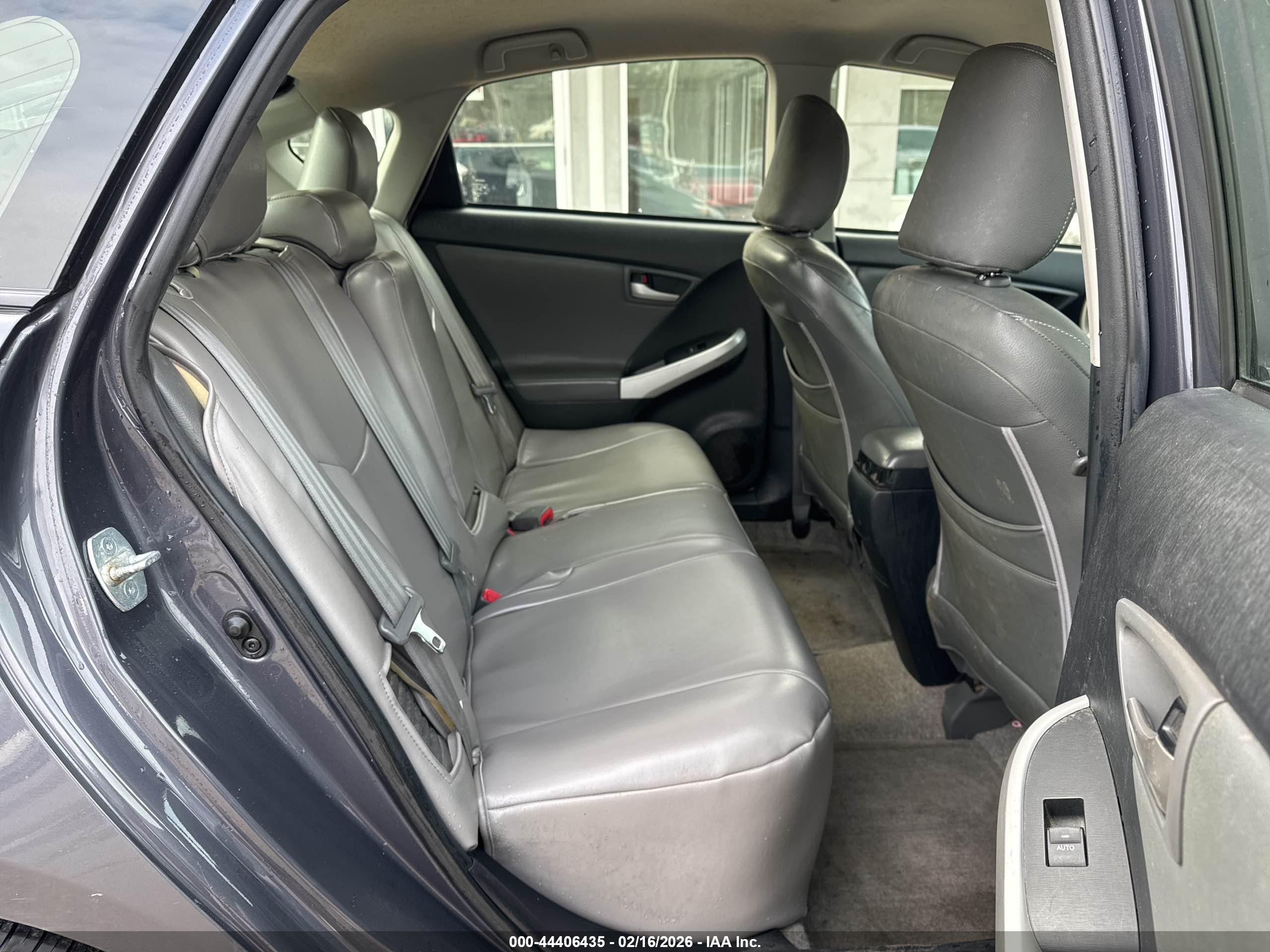 TOYOTA PRIUS image 8