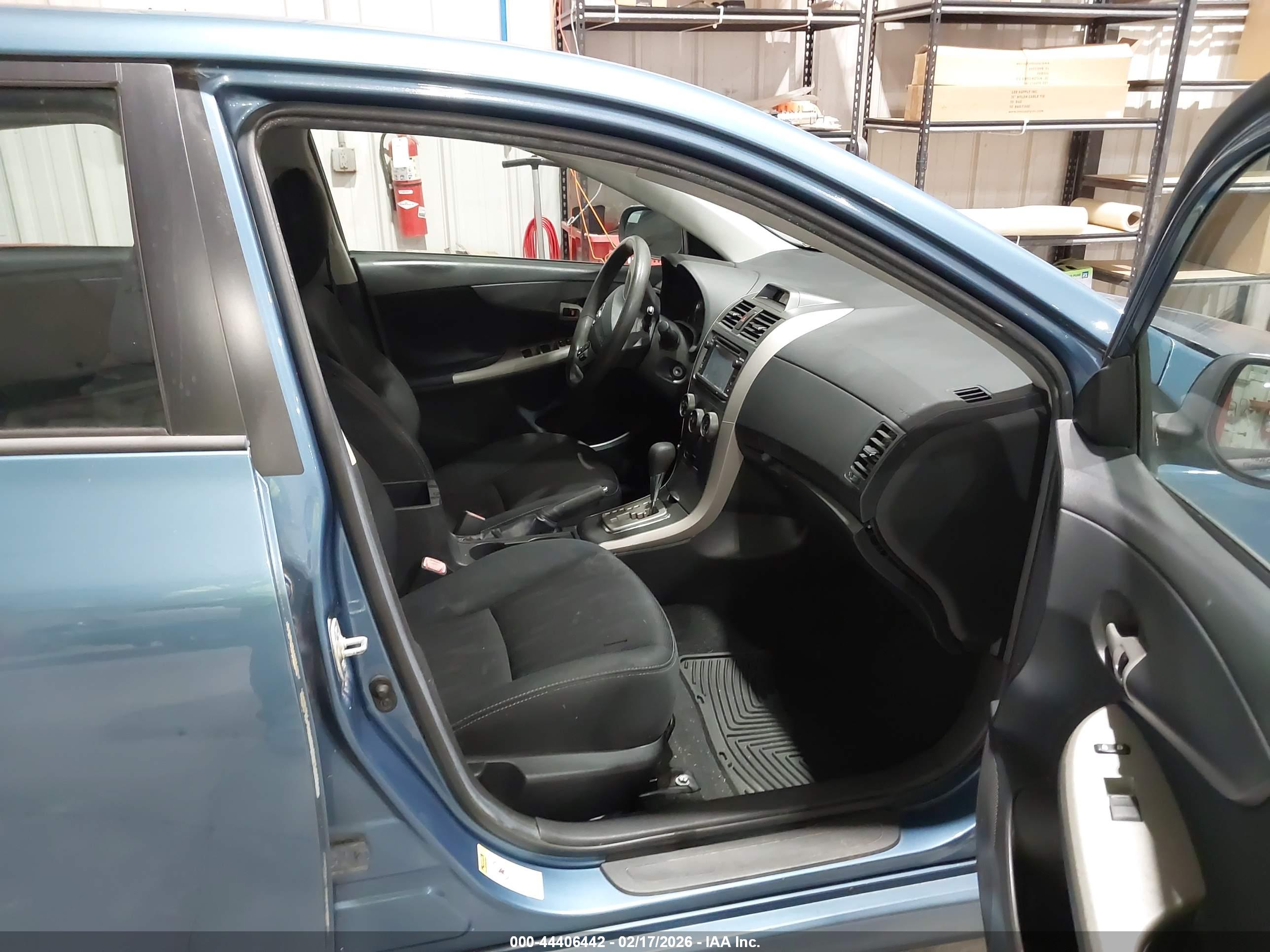 TOYOTA COROLLA image 5