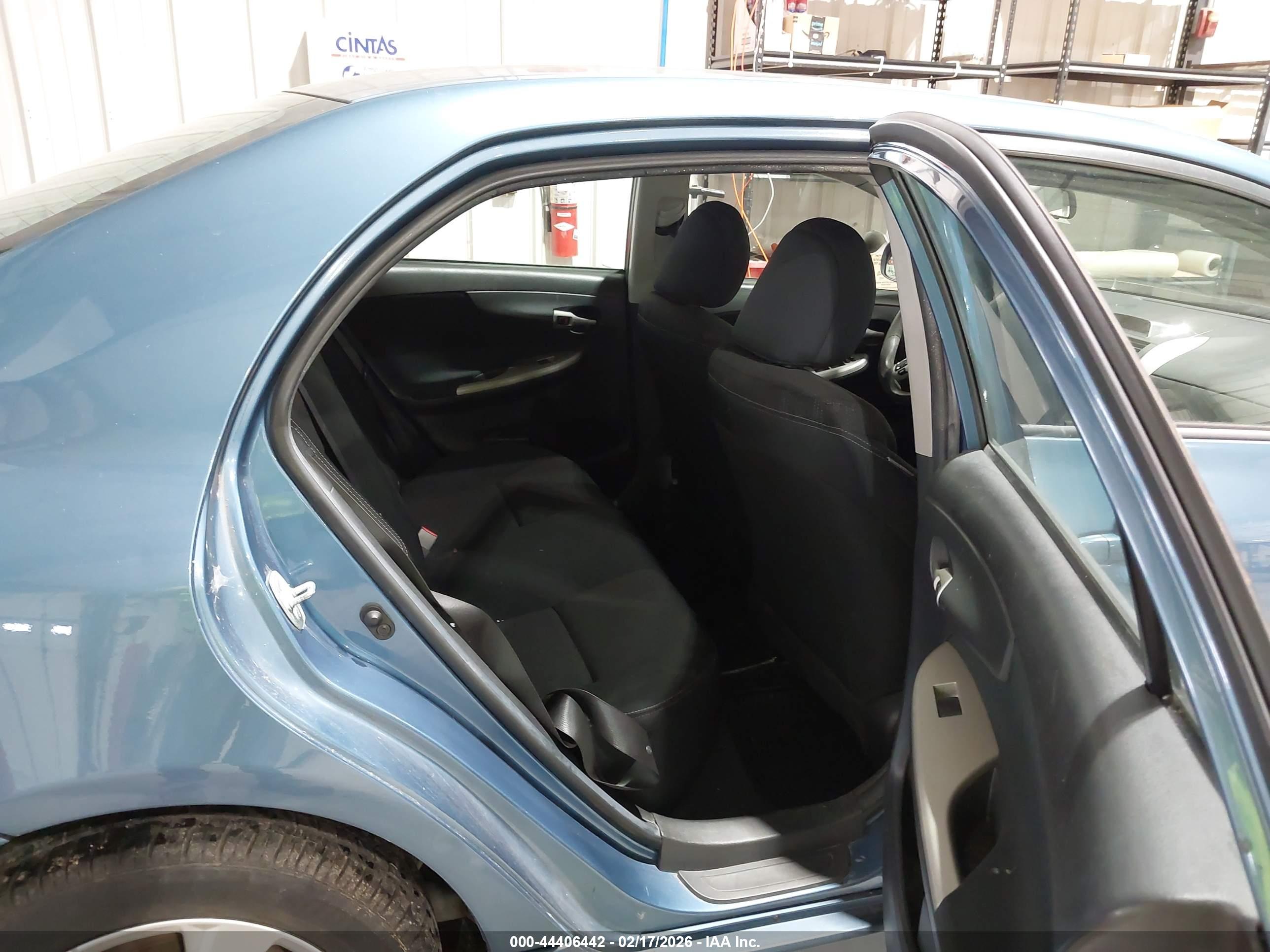 TOYOTA COROLLA image 8