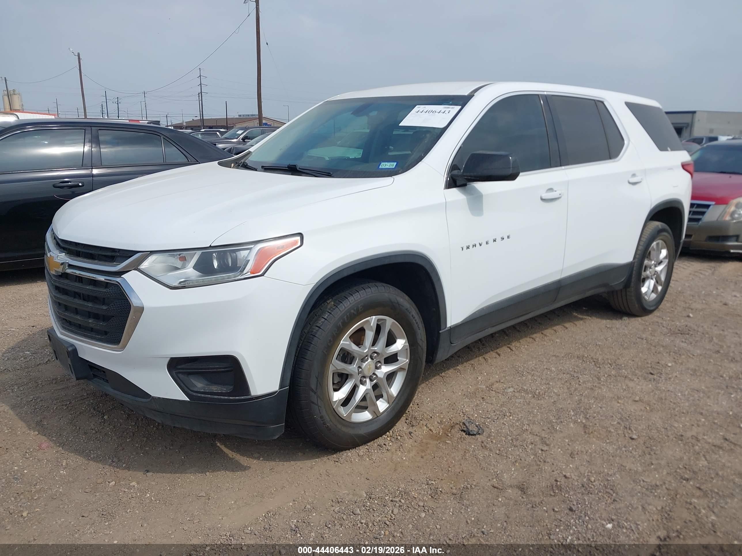 CHEVROLET TRAVERSE image 2