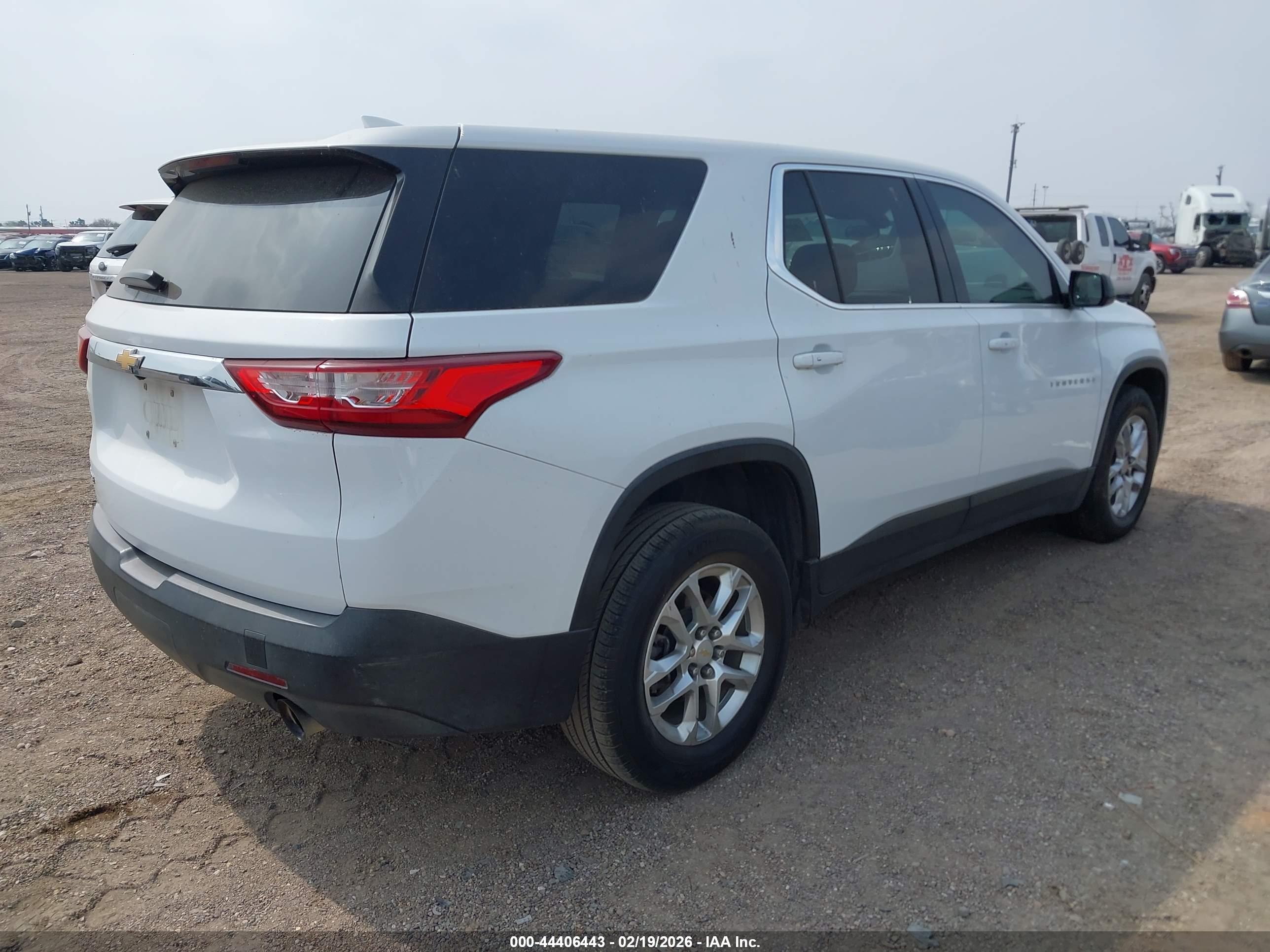 CHEVROLET TRAVERSE image 4