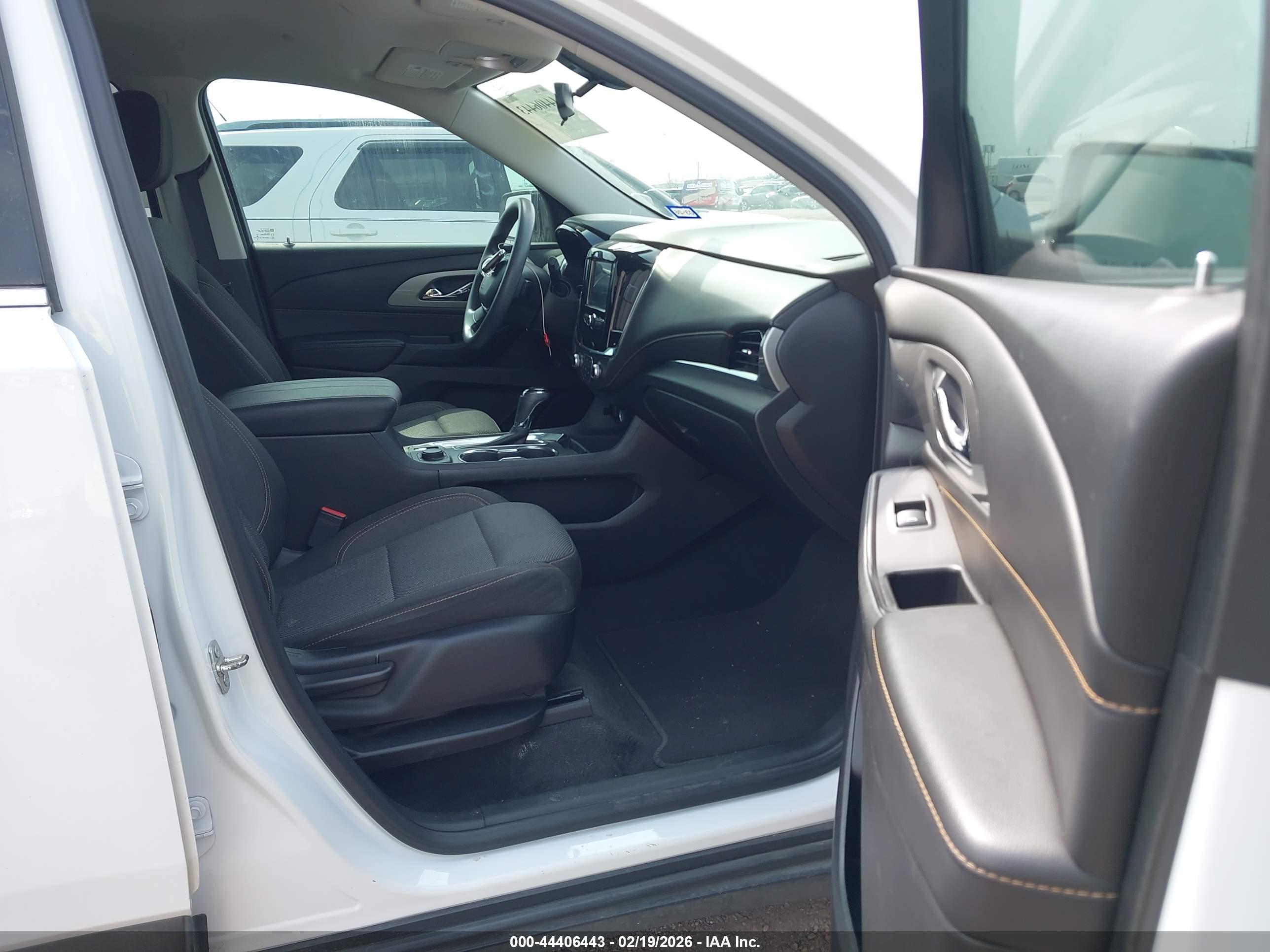 CHEVROLET TRAVERSE image 5