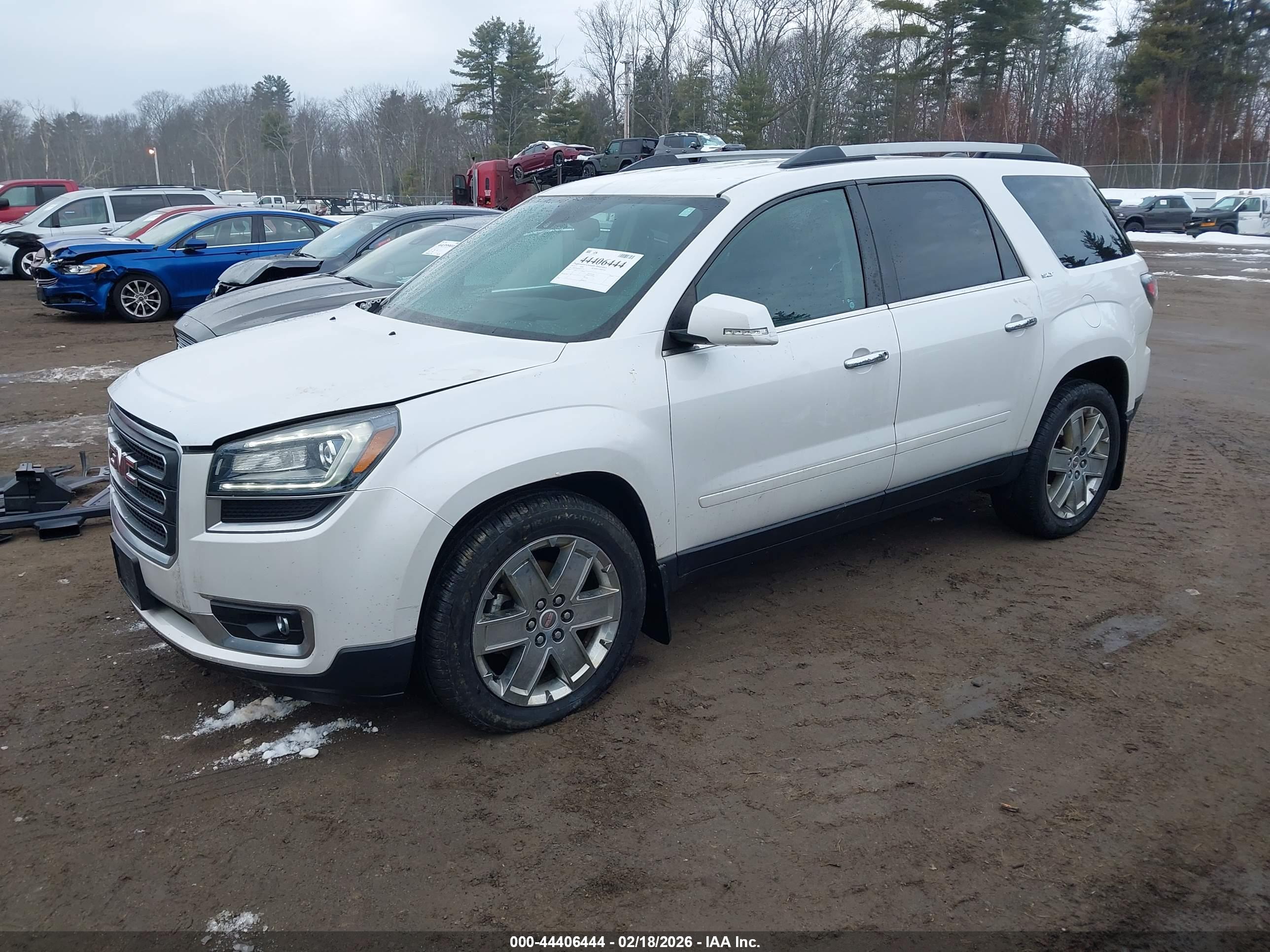 GMC ACADIA image 2