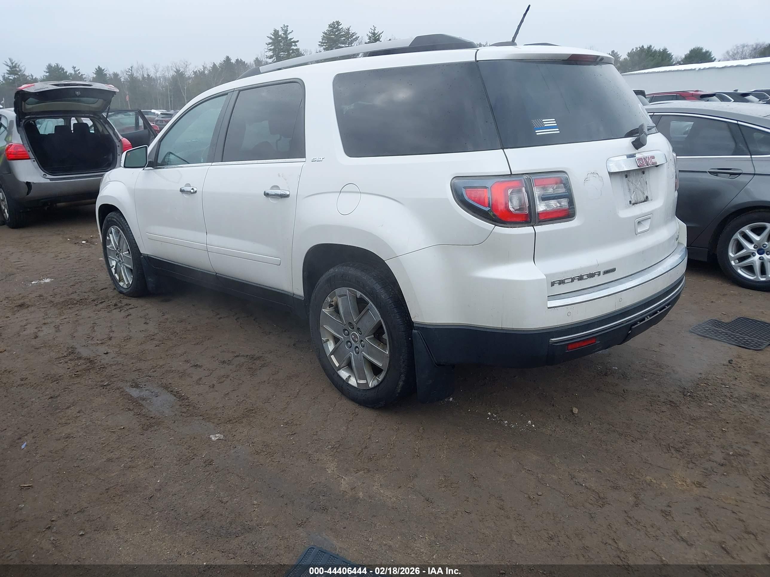 GMC ACADIA image 3
