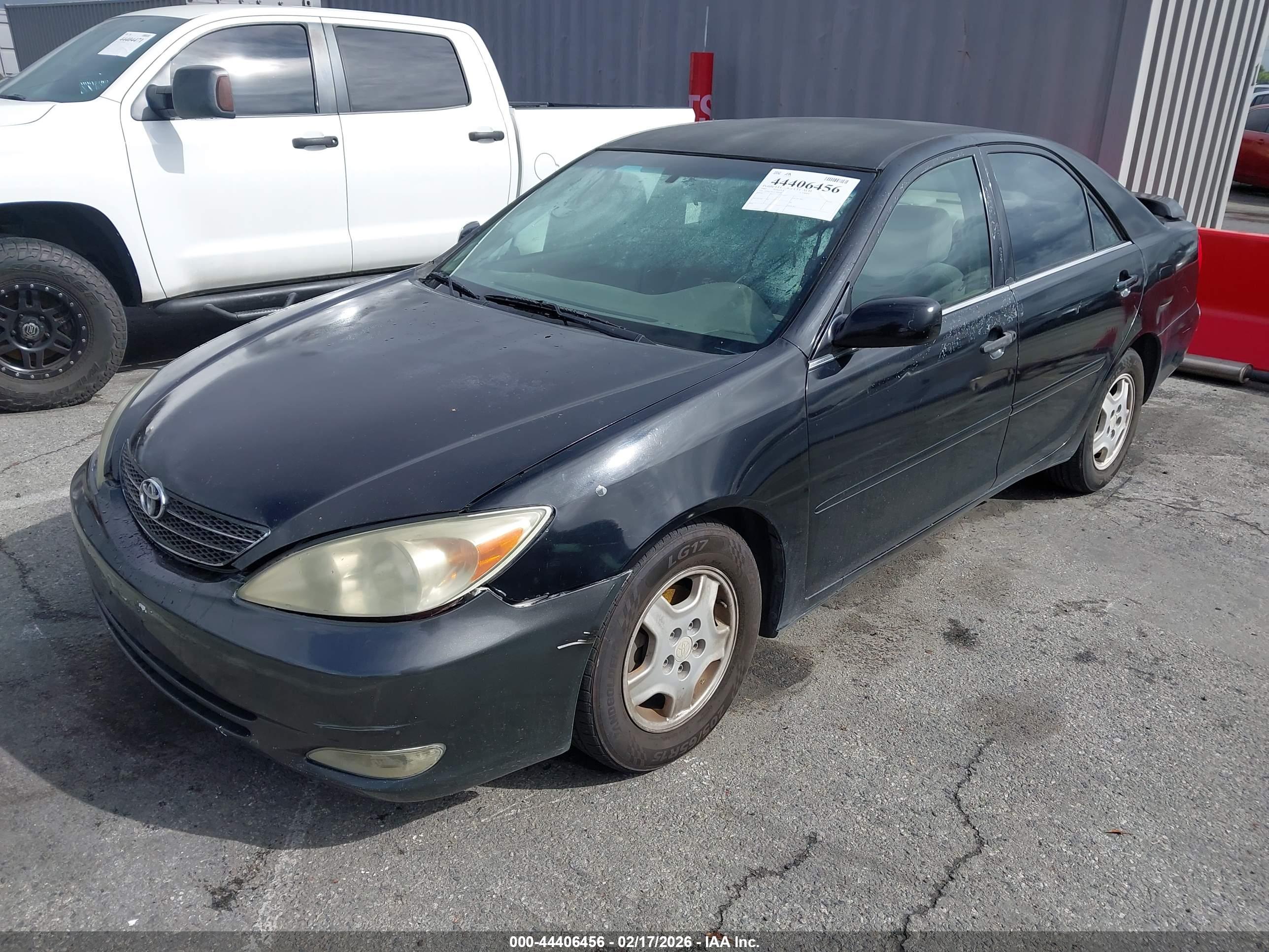 TOYOTA CAMRY image 2