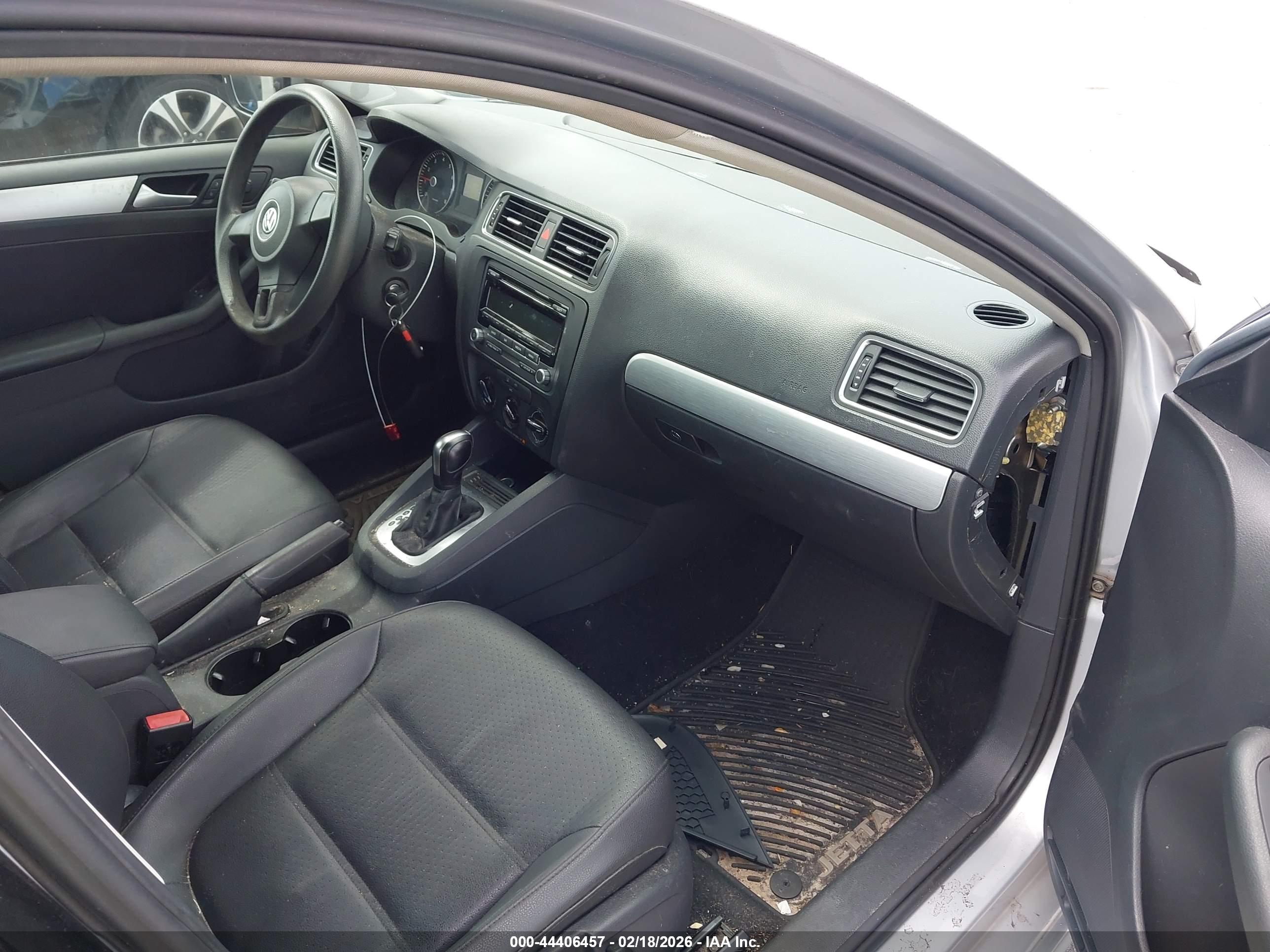 VOLKSWAGEN JETTA image 5