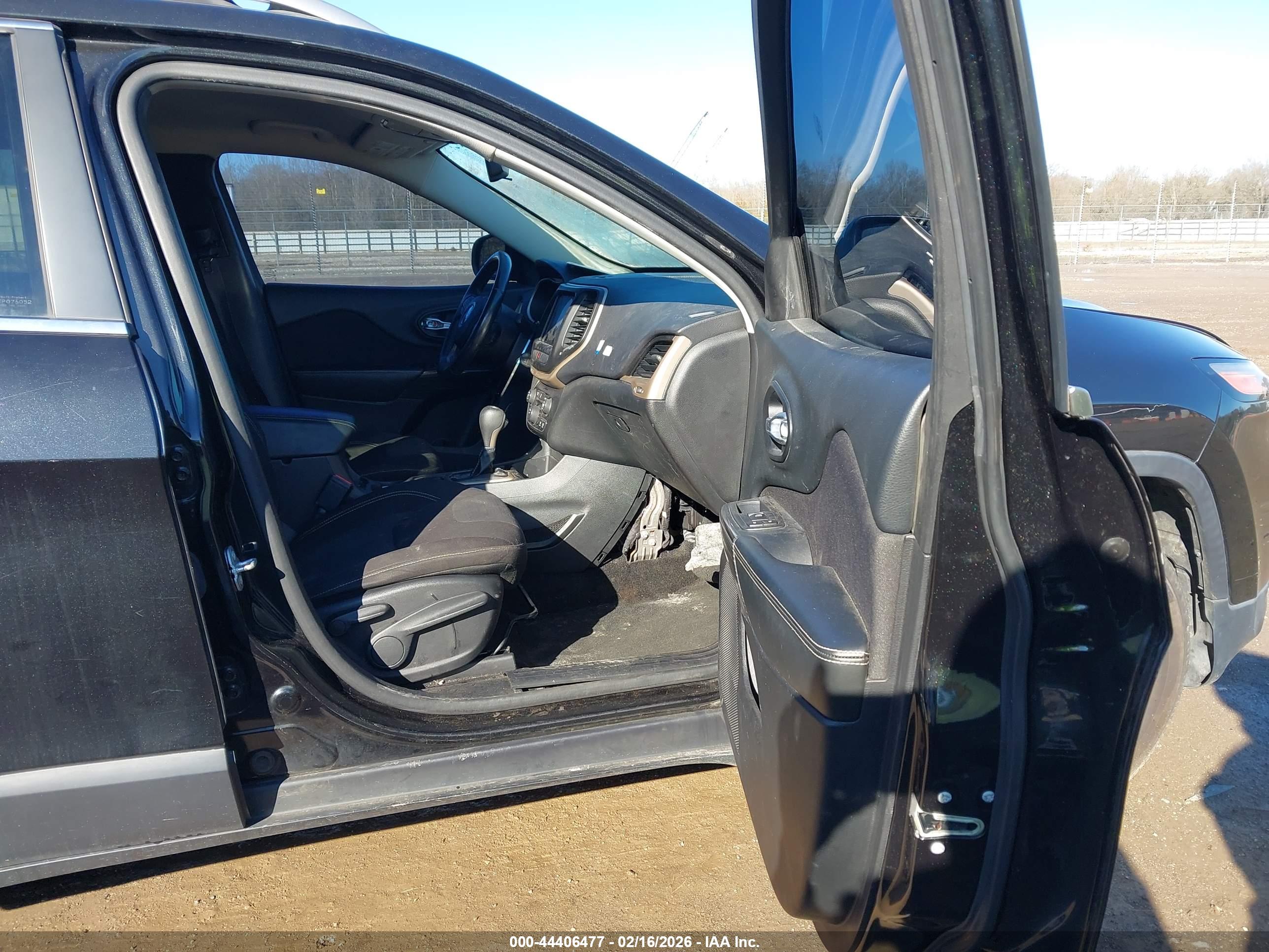 JEEP CHEROKEE image 5