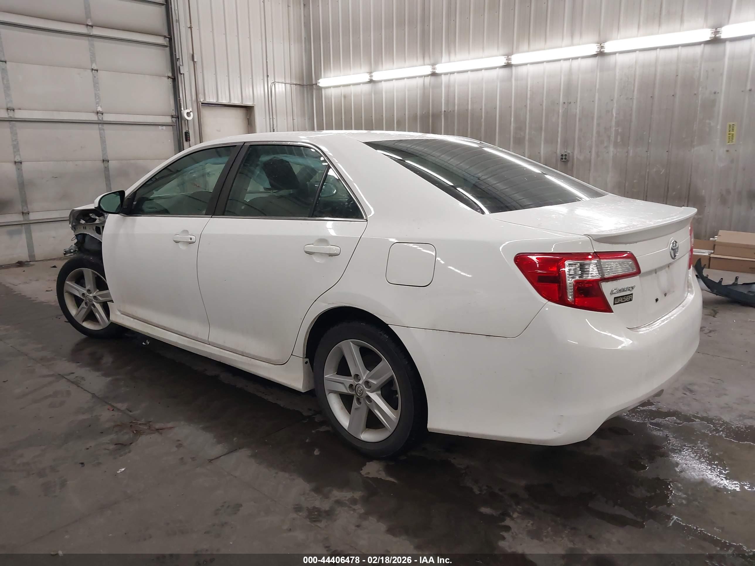 TOYOTA CAMRY image 3