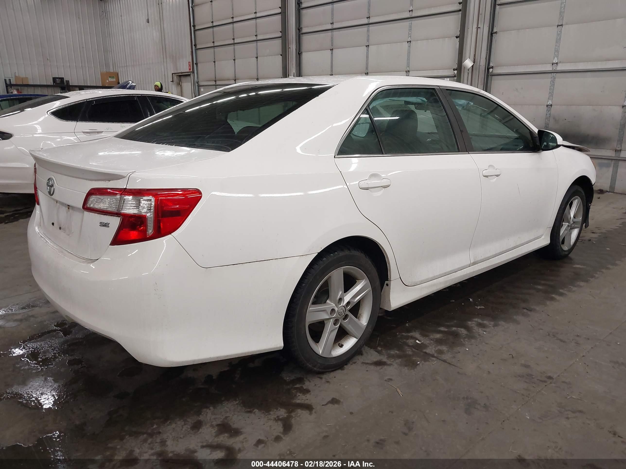 TOYOTA CAMRY image 4