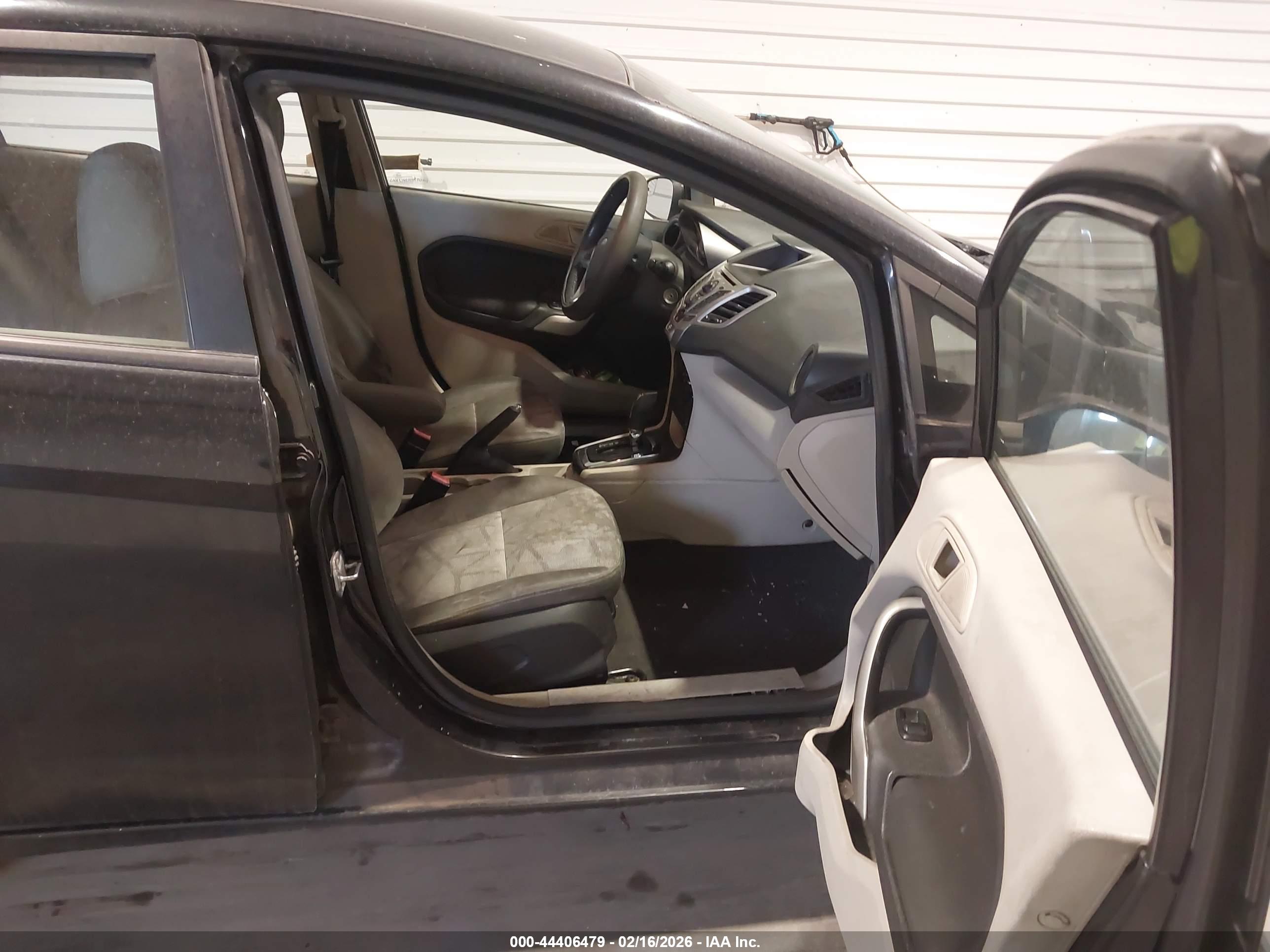 FORD FIESTA image 5