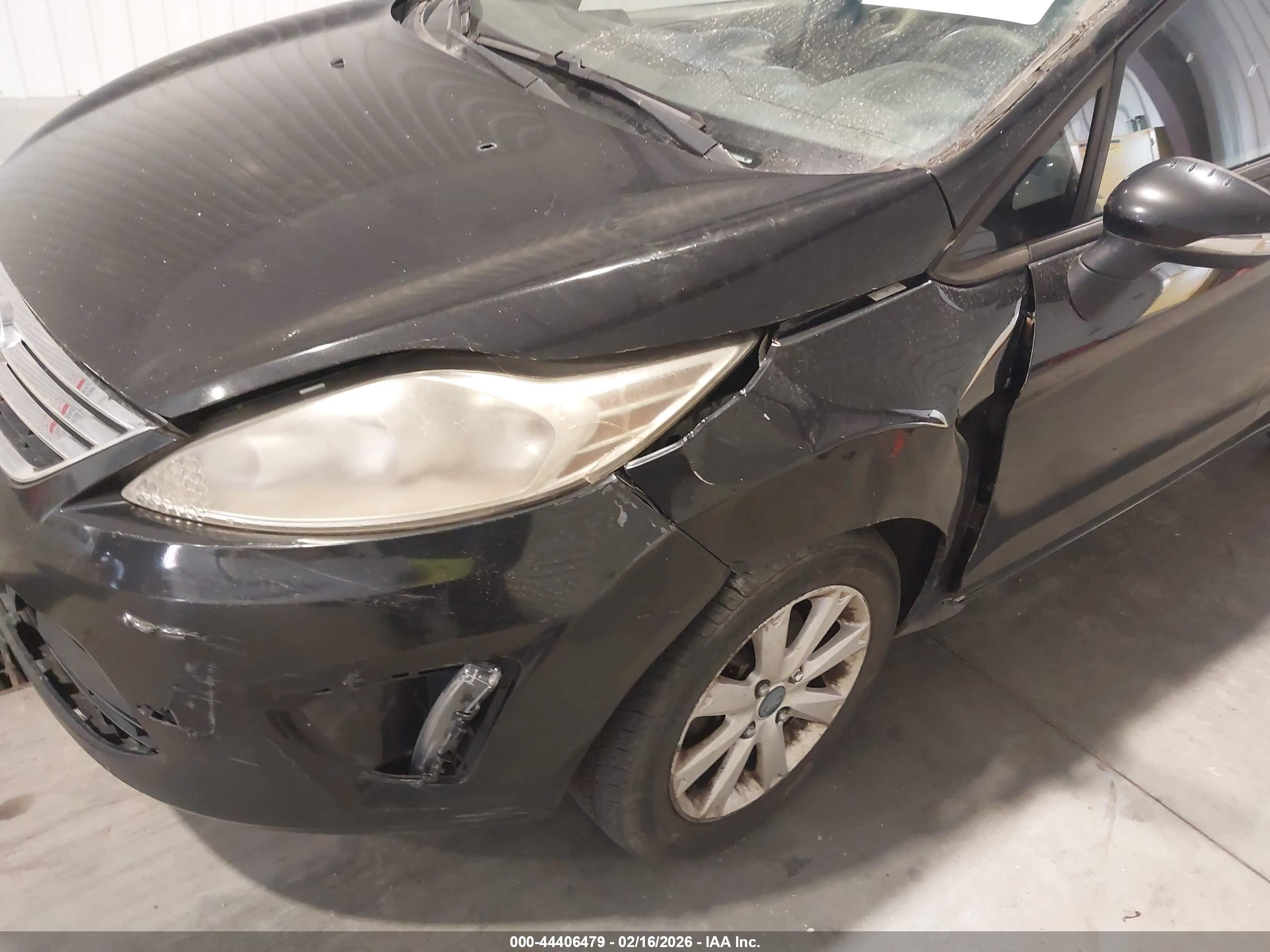 FORD FIESTA image 6