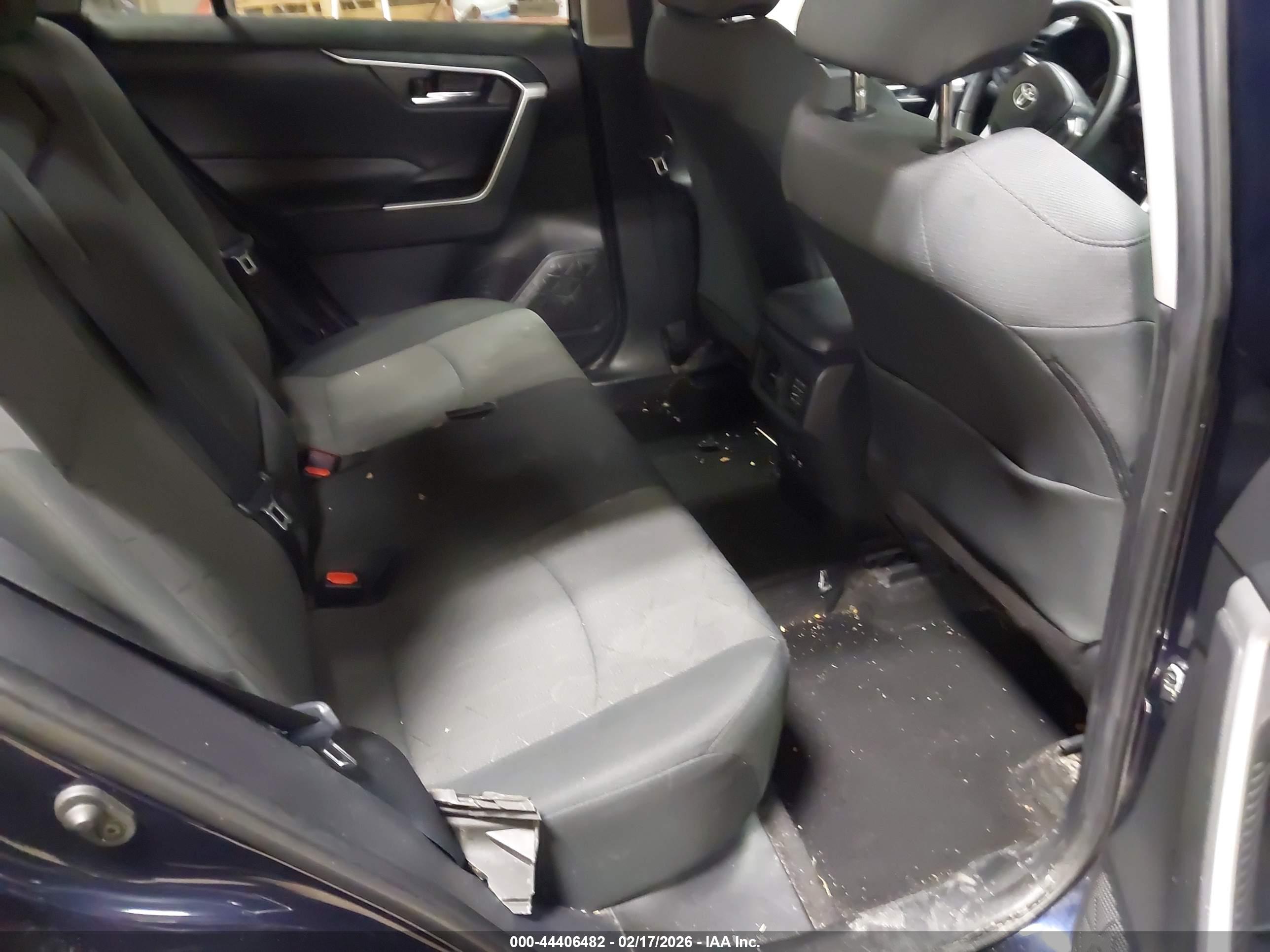 TOYOTA RAV4 image 8