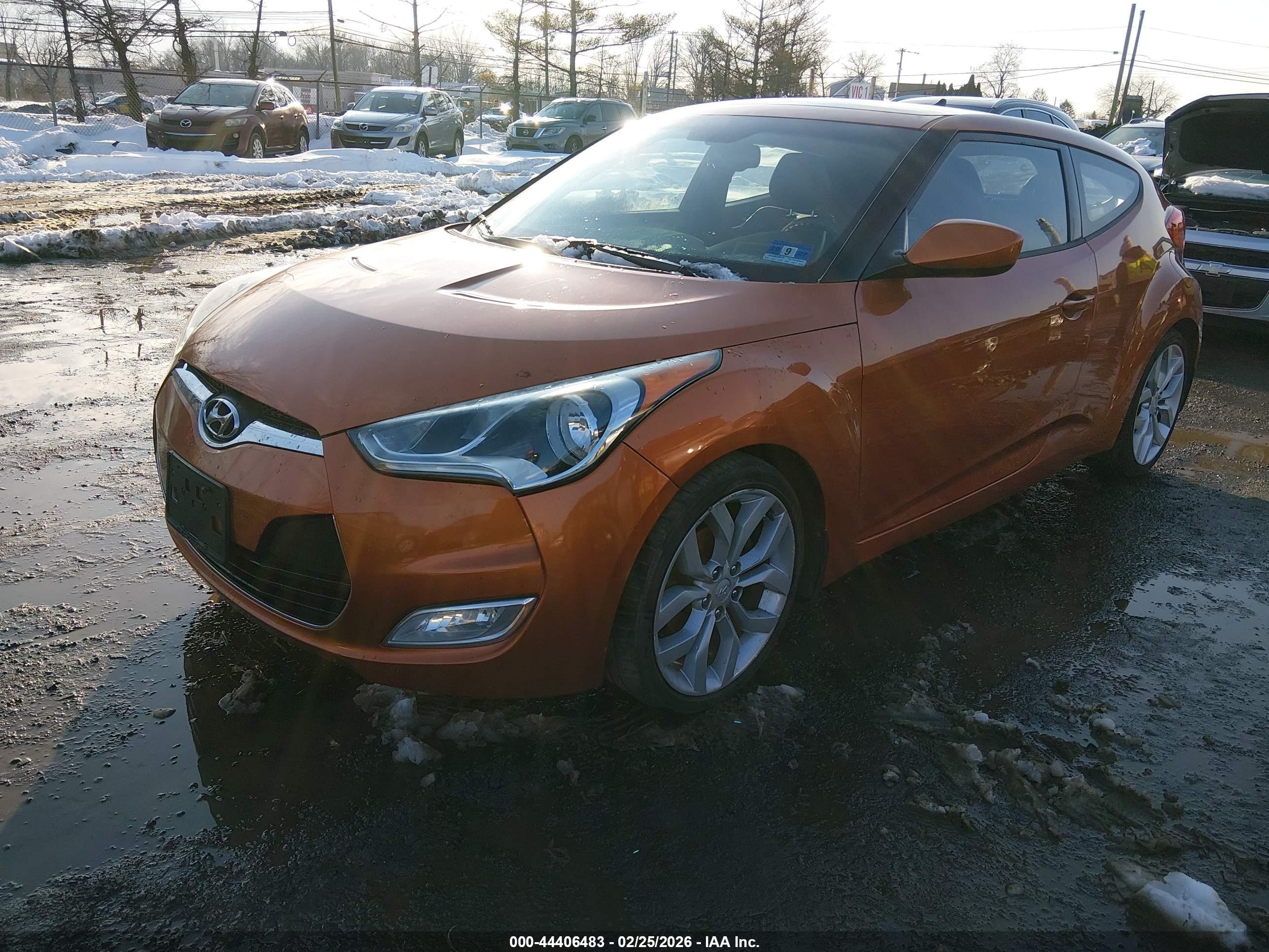 HYUNDAI VELOSTER image 2