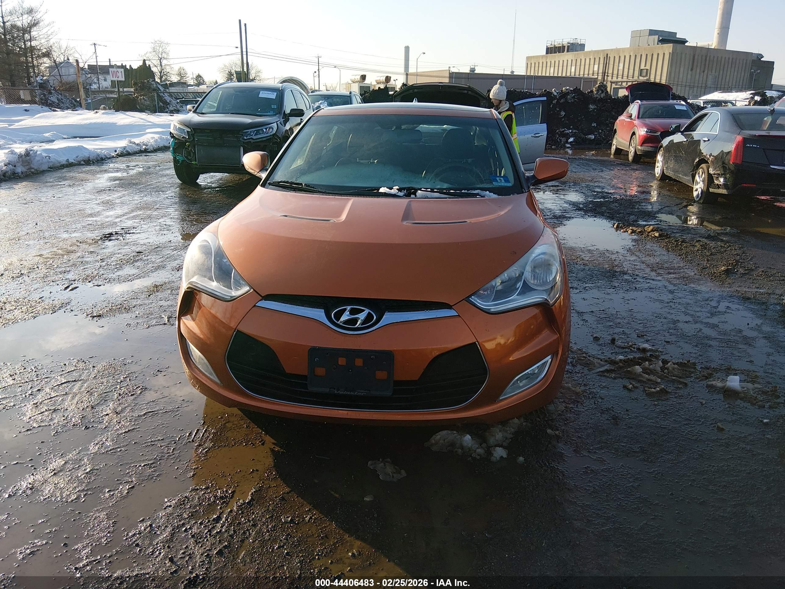 HYUNDAI VELOSTER image 6