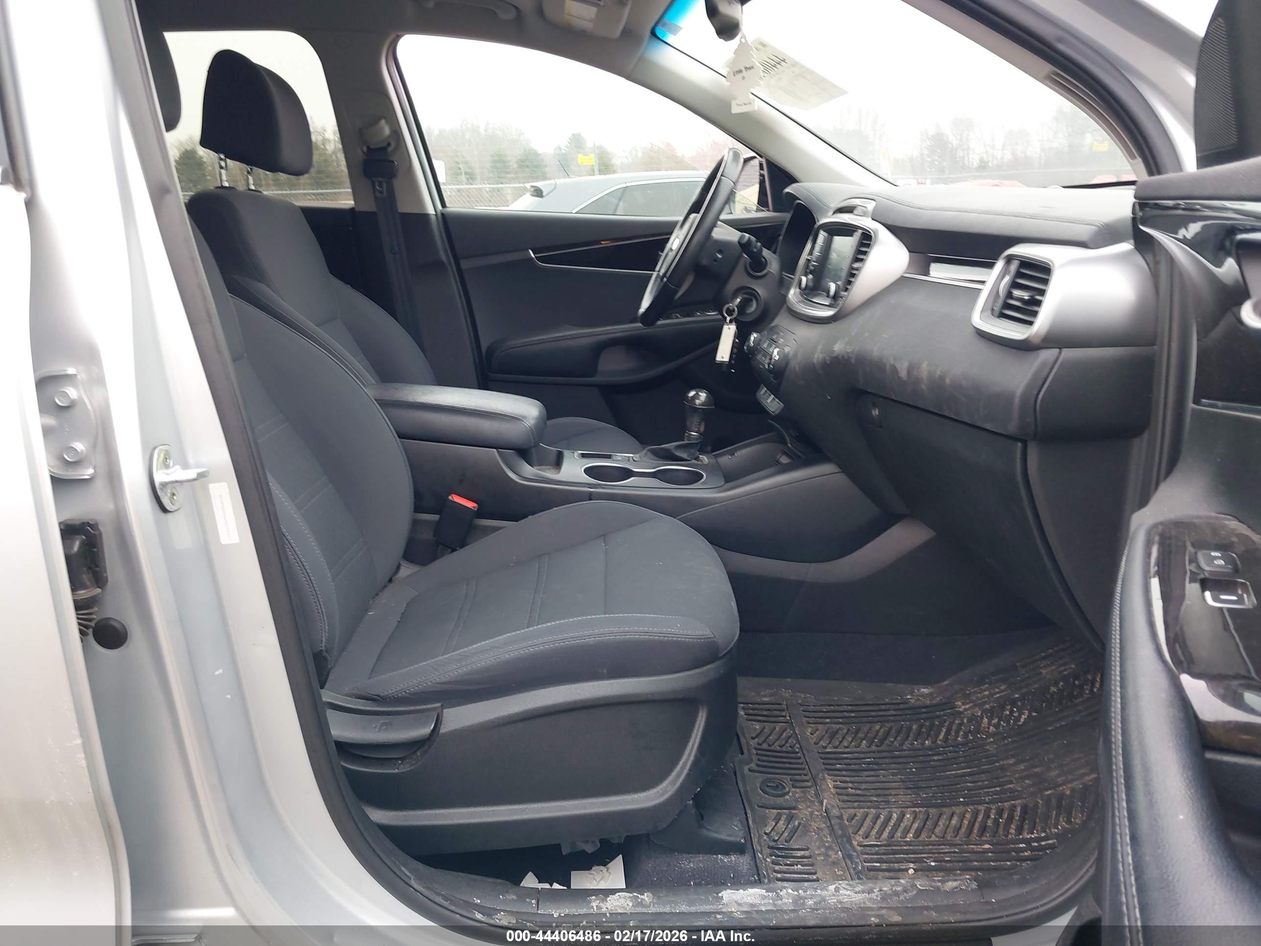 KIA SORENTO image 5