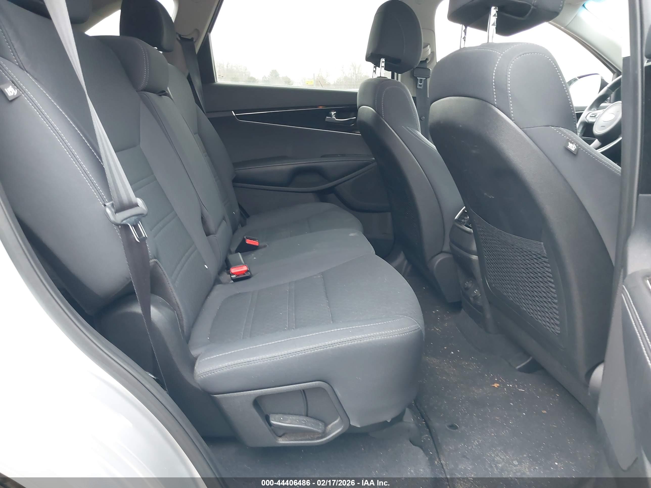 KIA SORENTO image 8