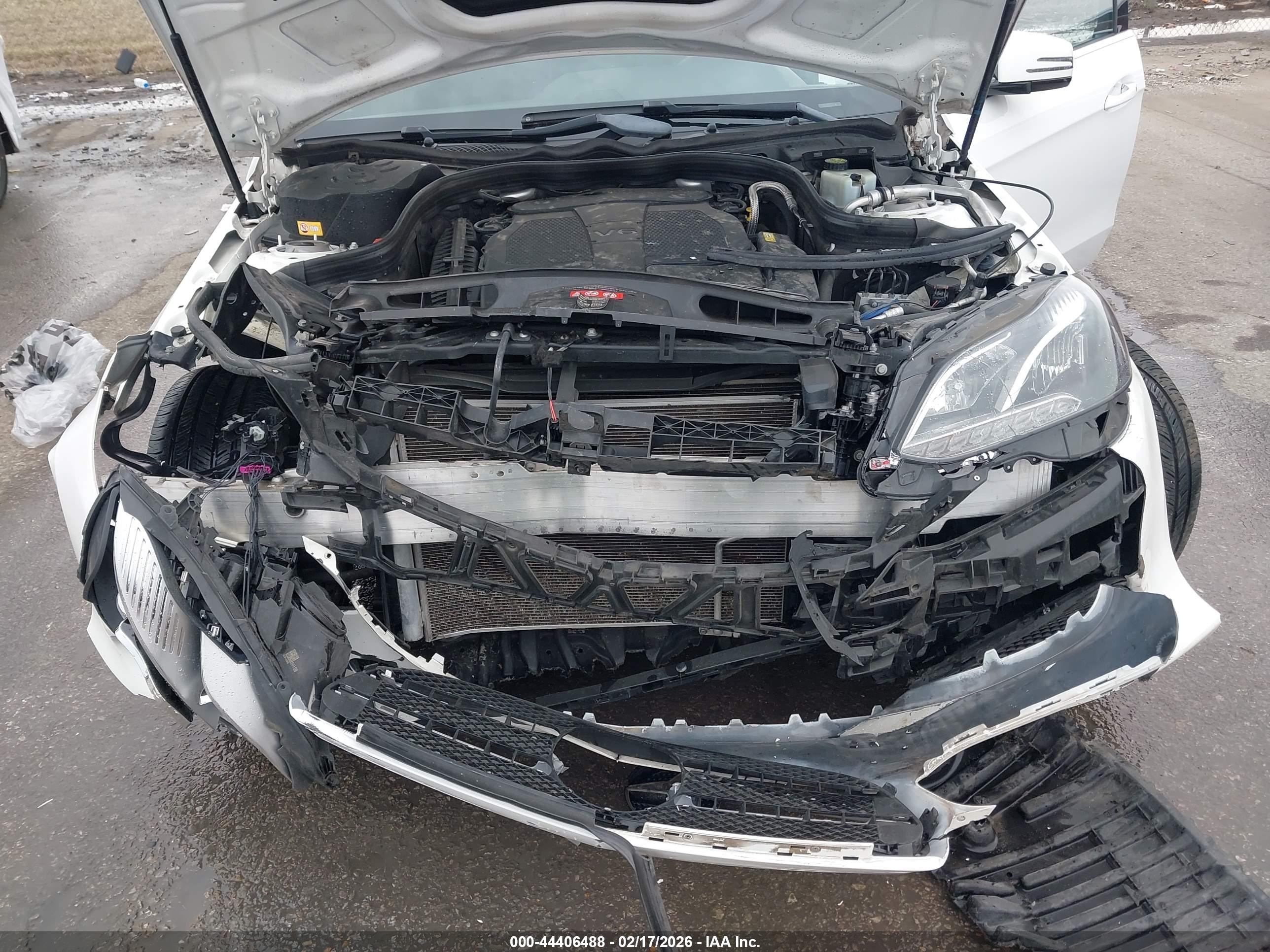 MERCEDES-BENZ E image 10